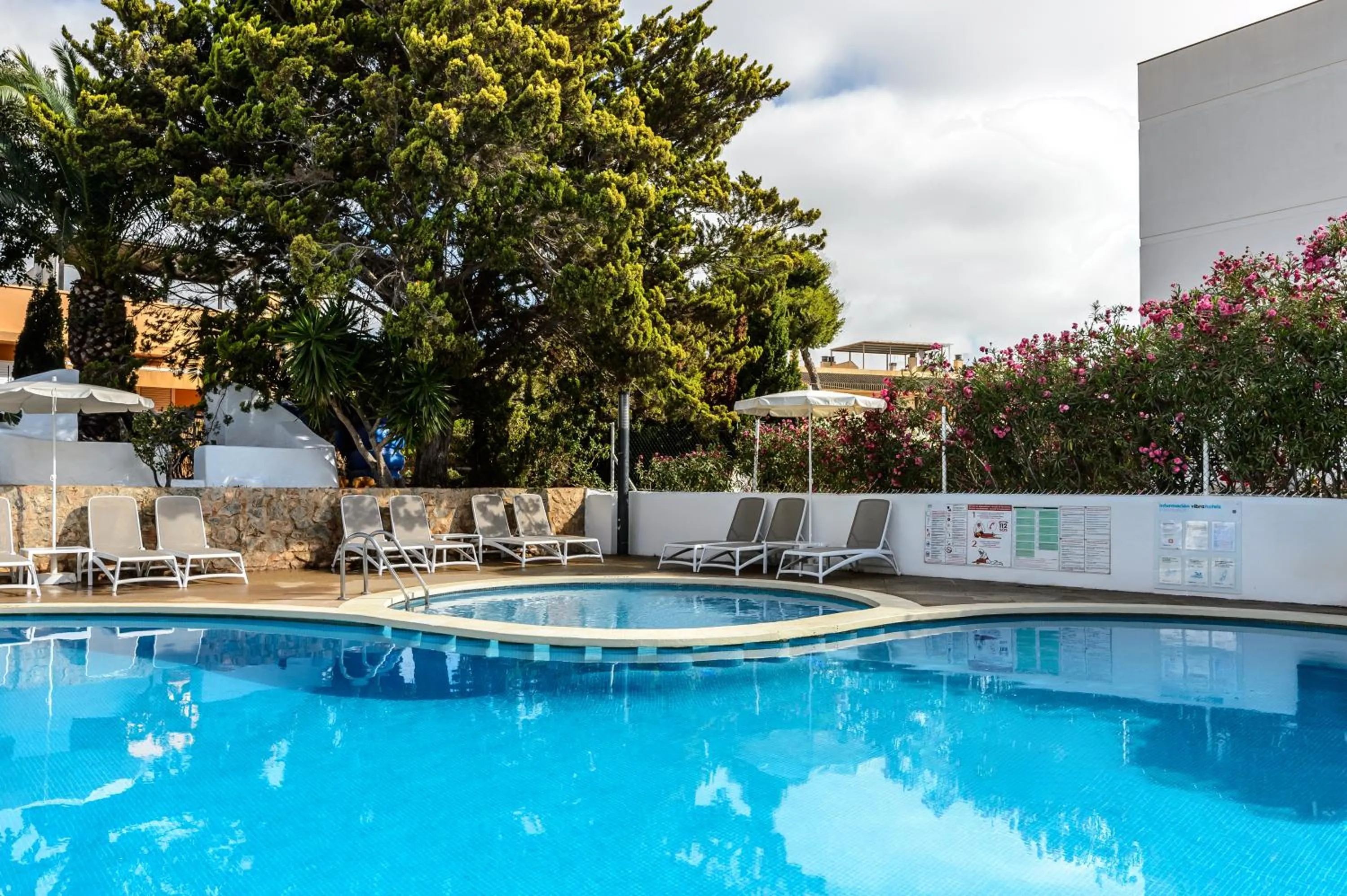 Swimming pool in Hotel Vibra Isola - Adults only