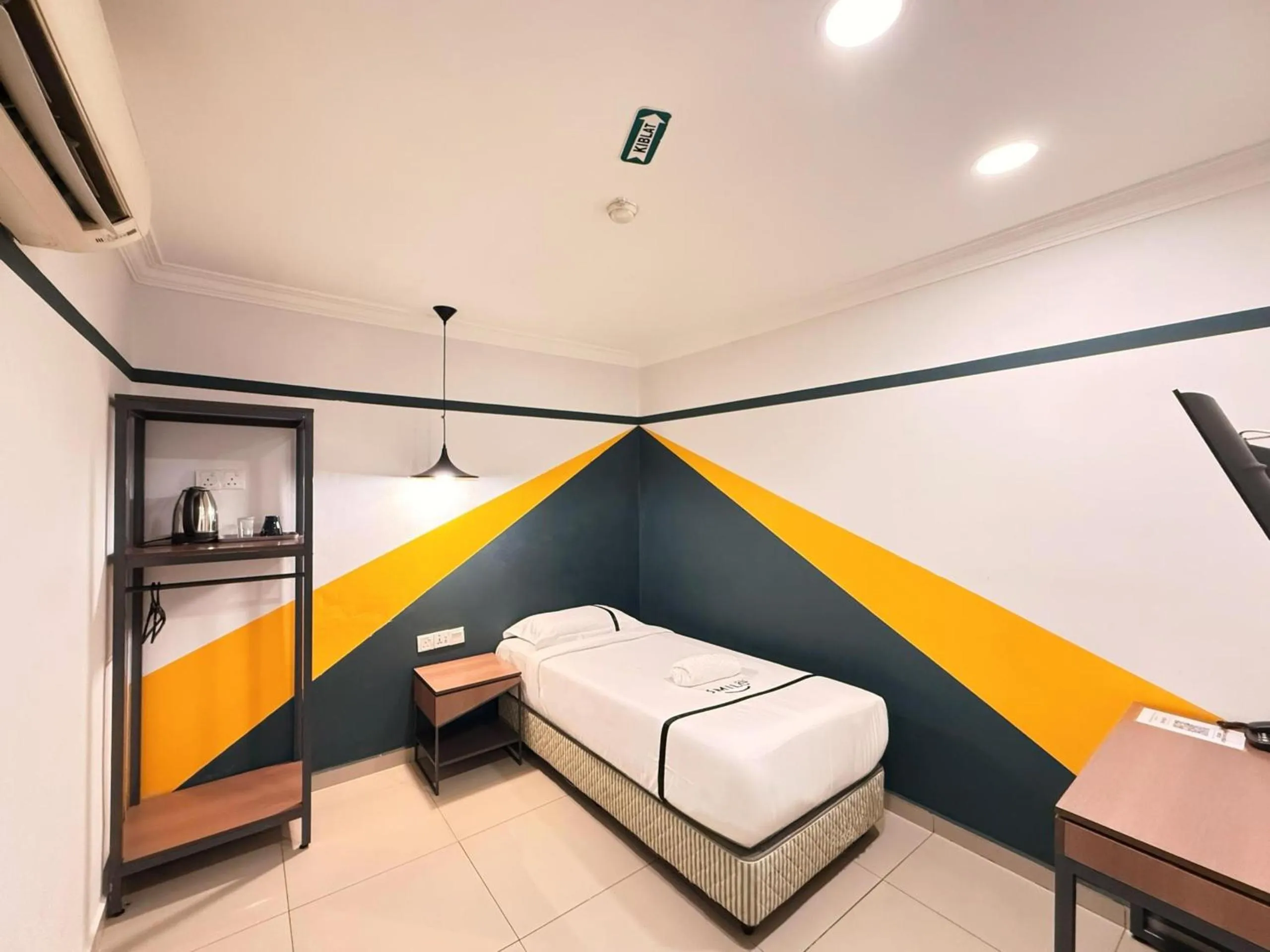 Bedroom, Bed in Smile Hotel Serdang South City