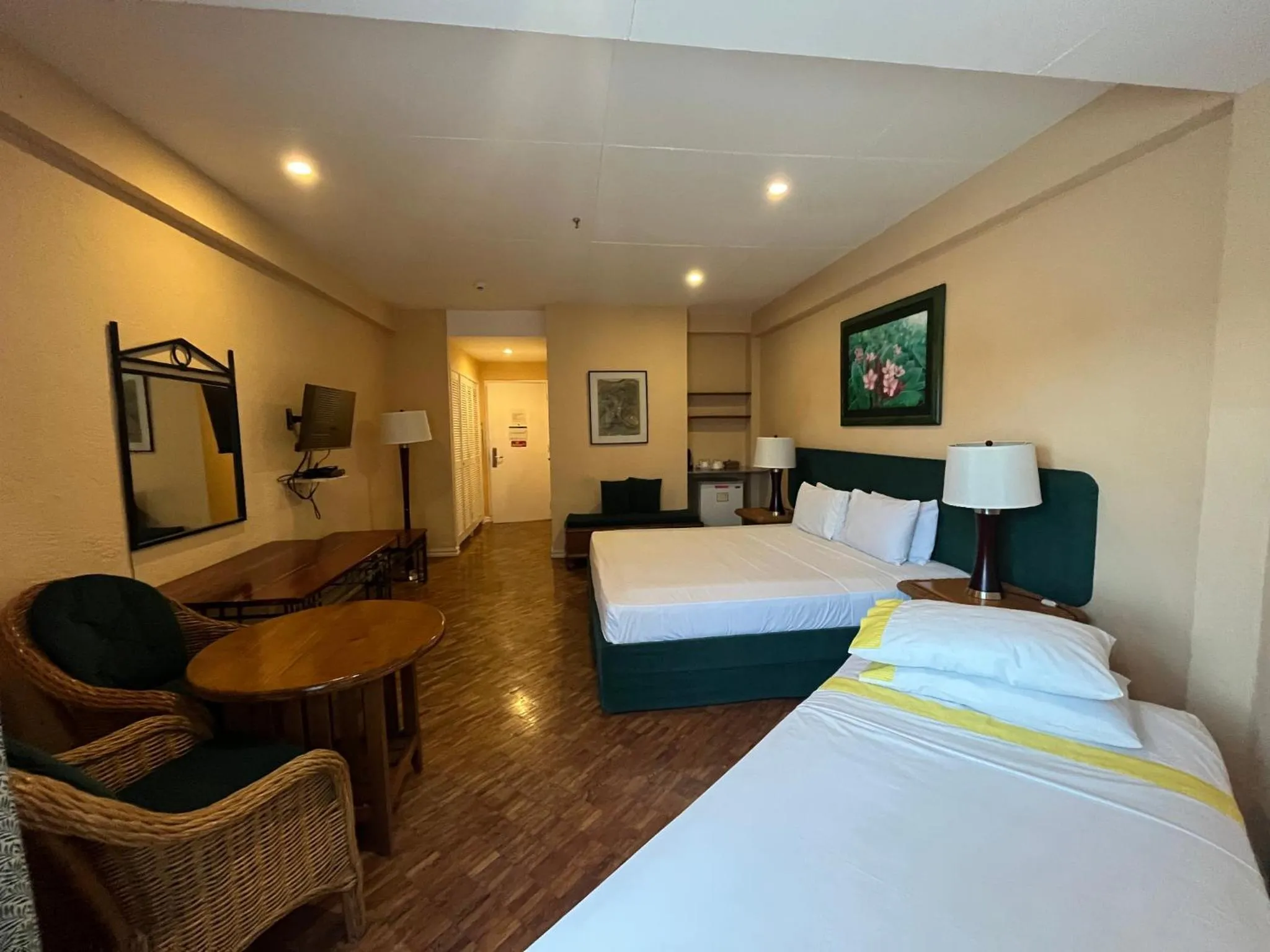 Photo of the whole room, Bed in Coco Grande Hotel