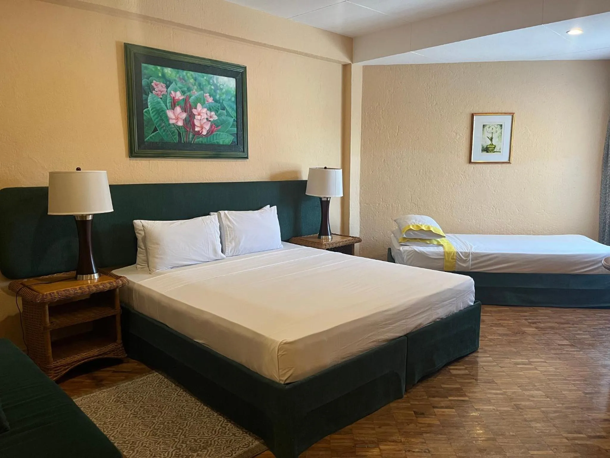 Photo of the whole room, Bed in Coco Grande Hotel