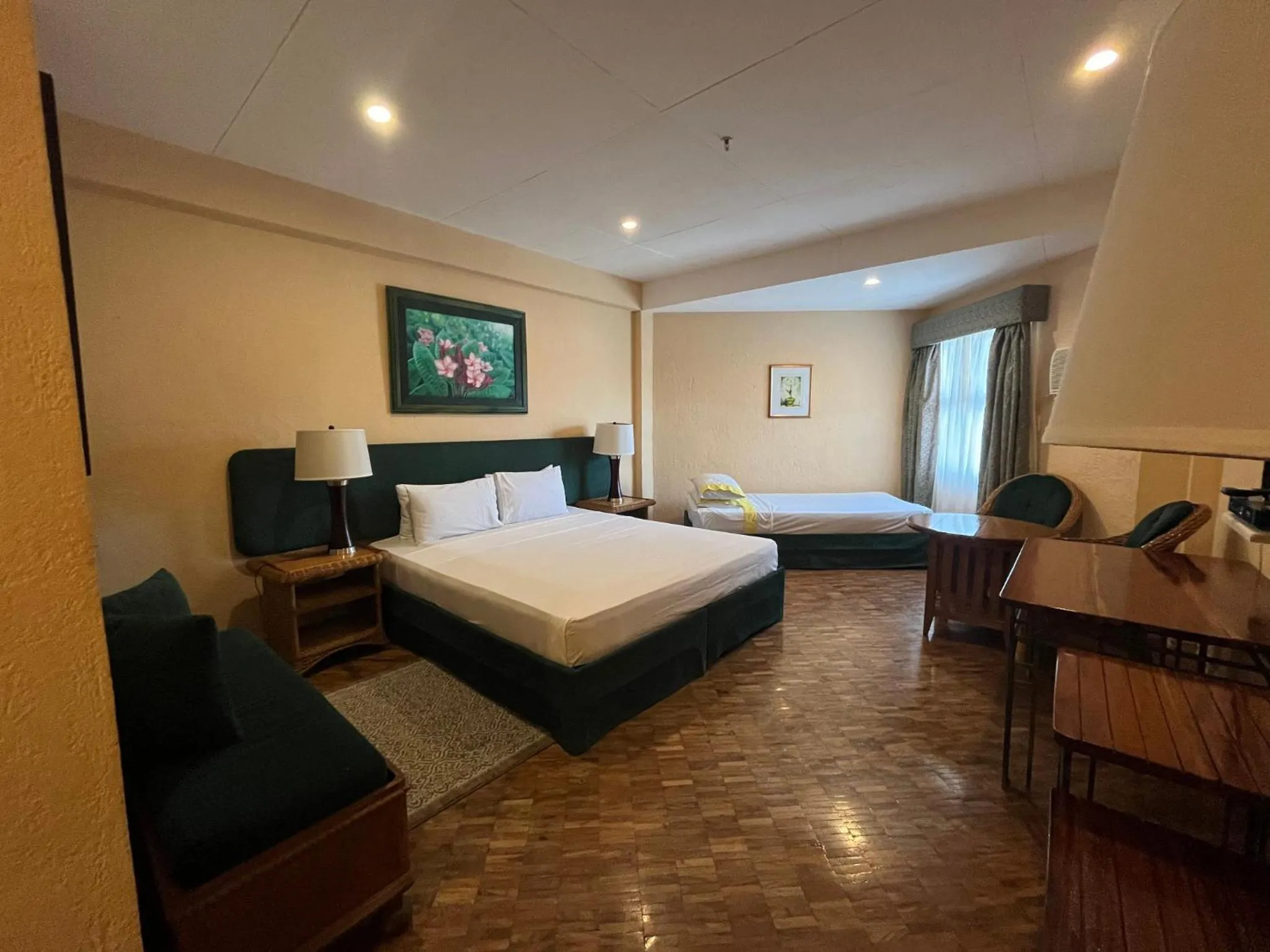 Photo of the whole room, Bed in Coco Grande Hotel