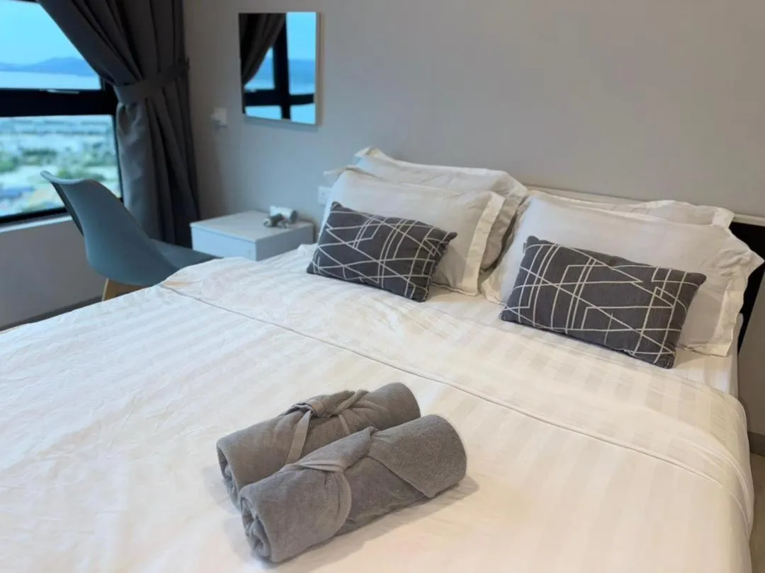 Bed in Luca Suites - Jesselton Quay
