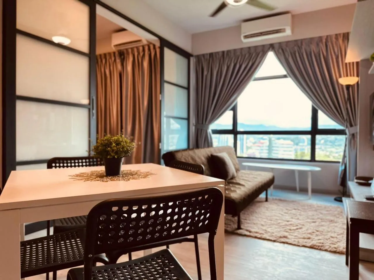 Living room in TF Sunset Ocean View Homestay - Jesselton Quay