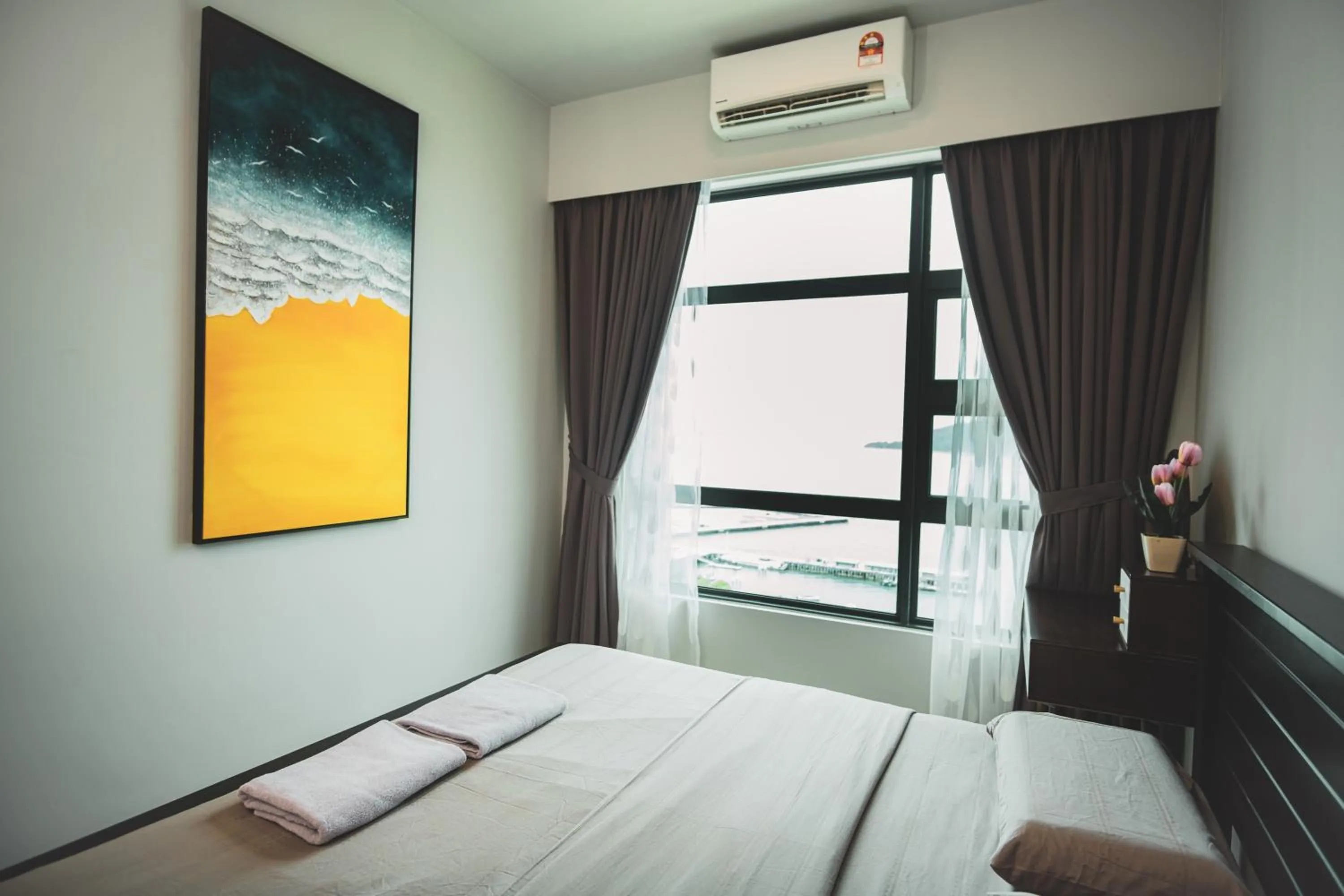 Bed in TF Sunset Ocean View Homestay - Jesselton Quay