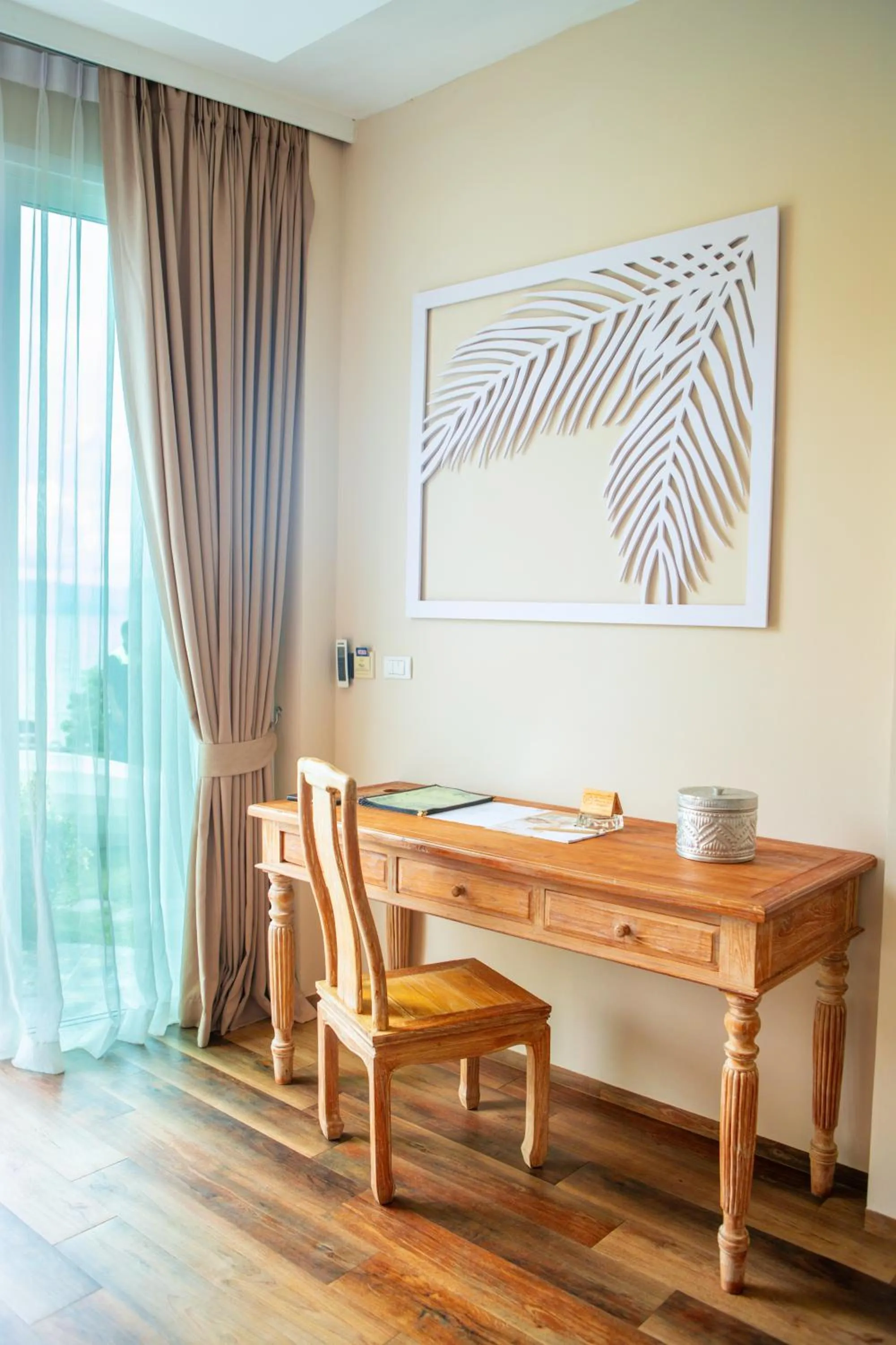Seating area in Vannee Golden Sands Beachfront Resort