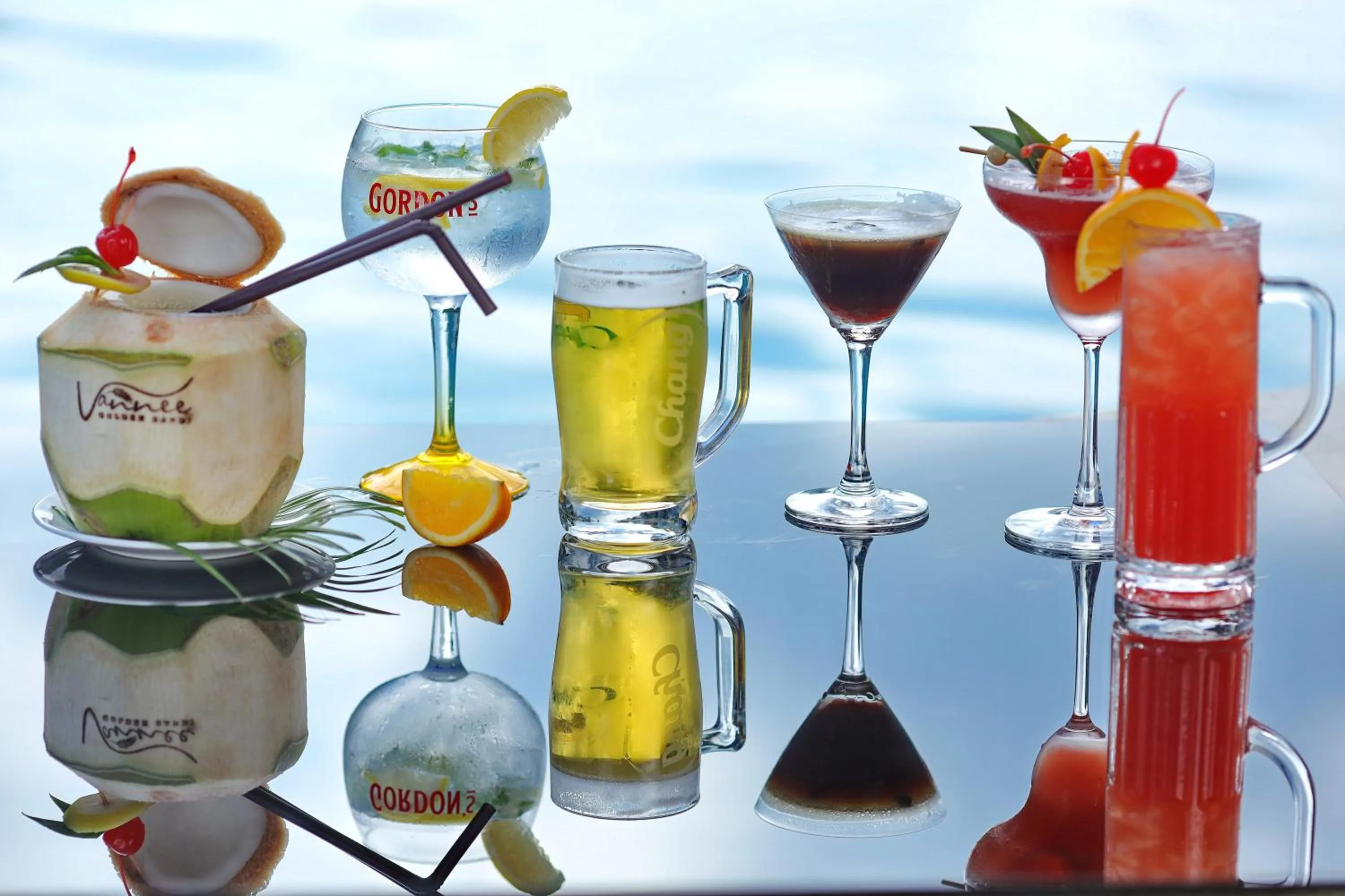 Restaurant/places to eat in Vannee Golden Sands Beachfront Resort