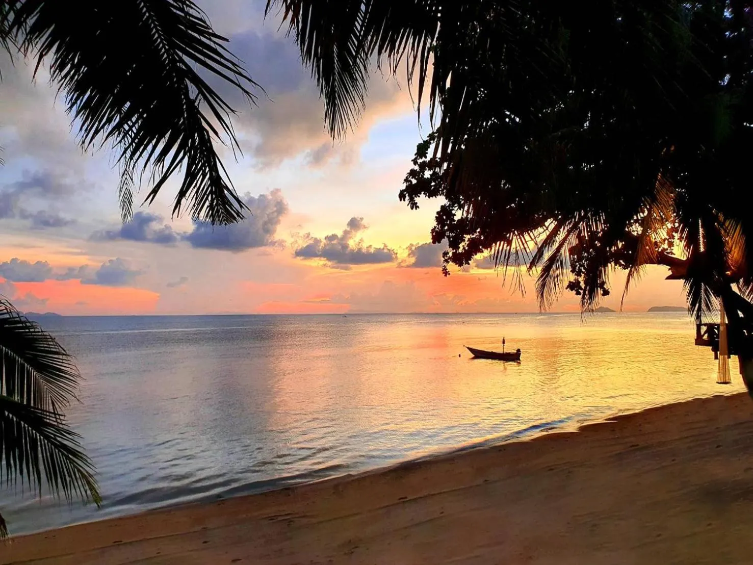 Sunset in Vannee Golden Sands Beachfront Resort