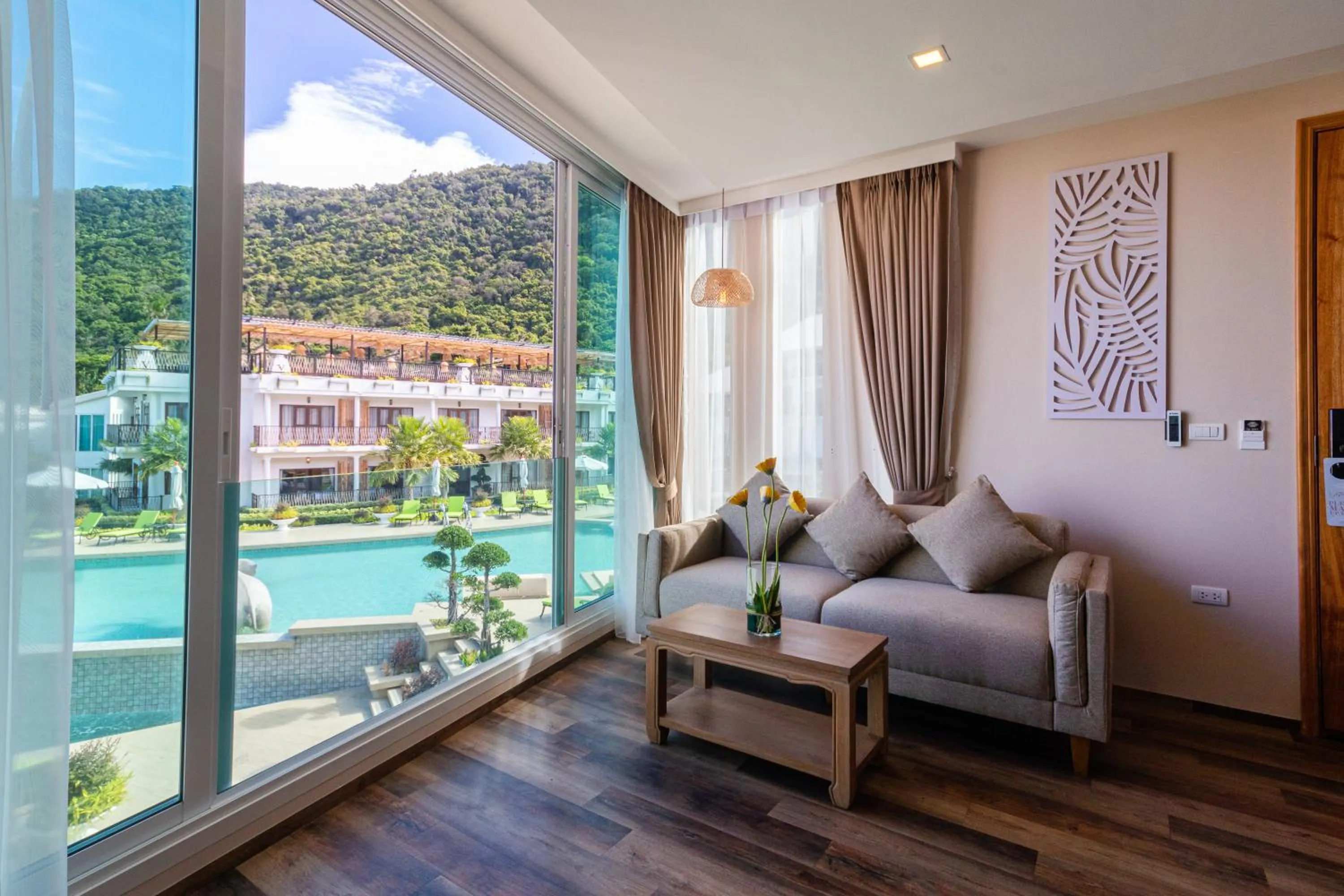 Living room in Vannee Golden Sands Beachfront Resort
