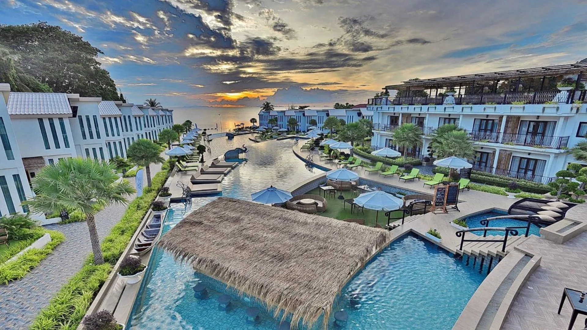 Property building in Vannee Golden Sands Beachfront Resort