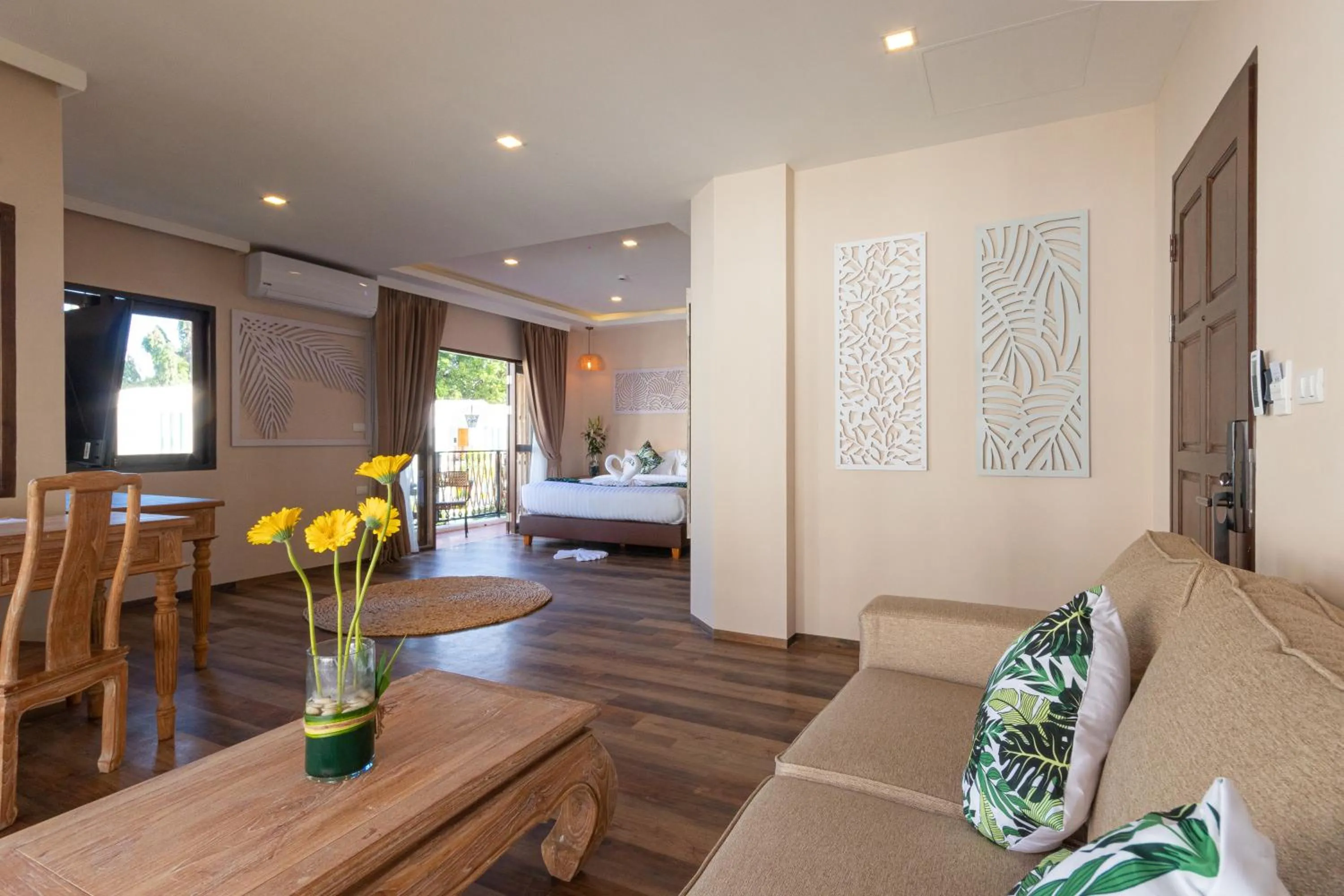 Living room, Bed in Vannee Golden Sands Beachfront Resort