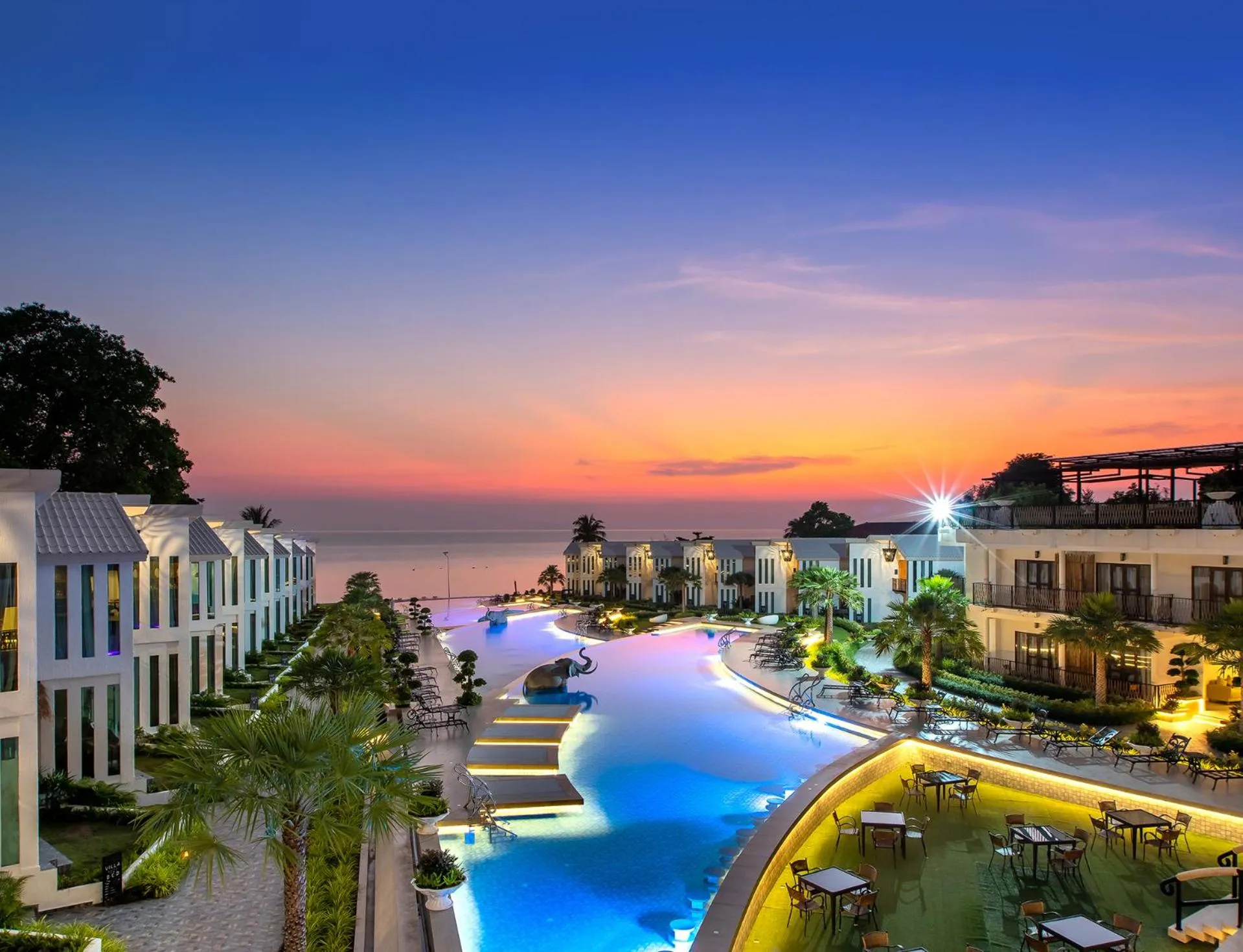 Sunset in Vannee Golden Sands Beachfront Resort