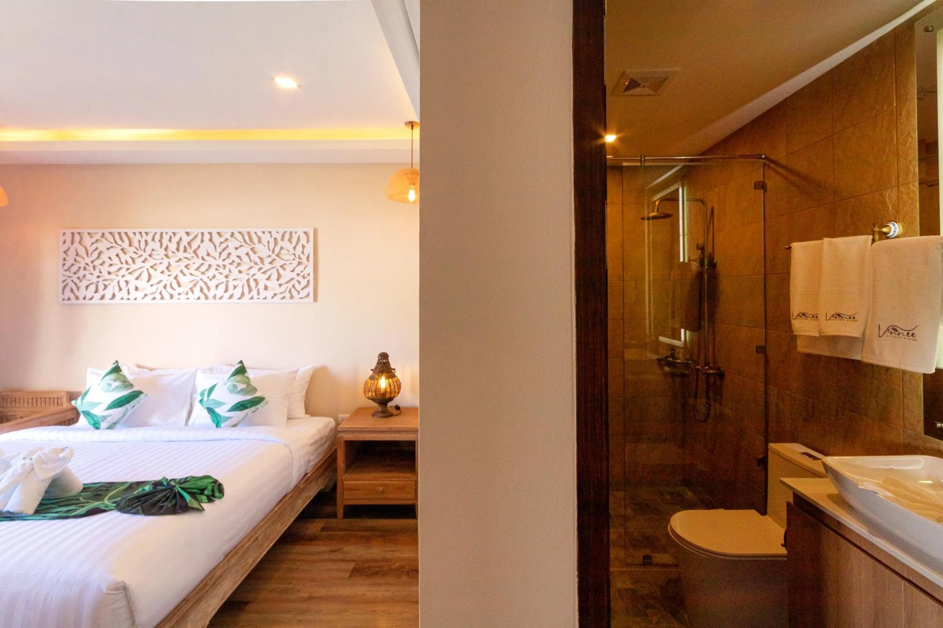 Bathroom, Bed in Vannee Golden Sands Beachfront Resort