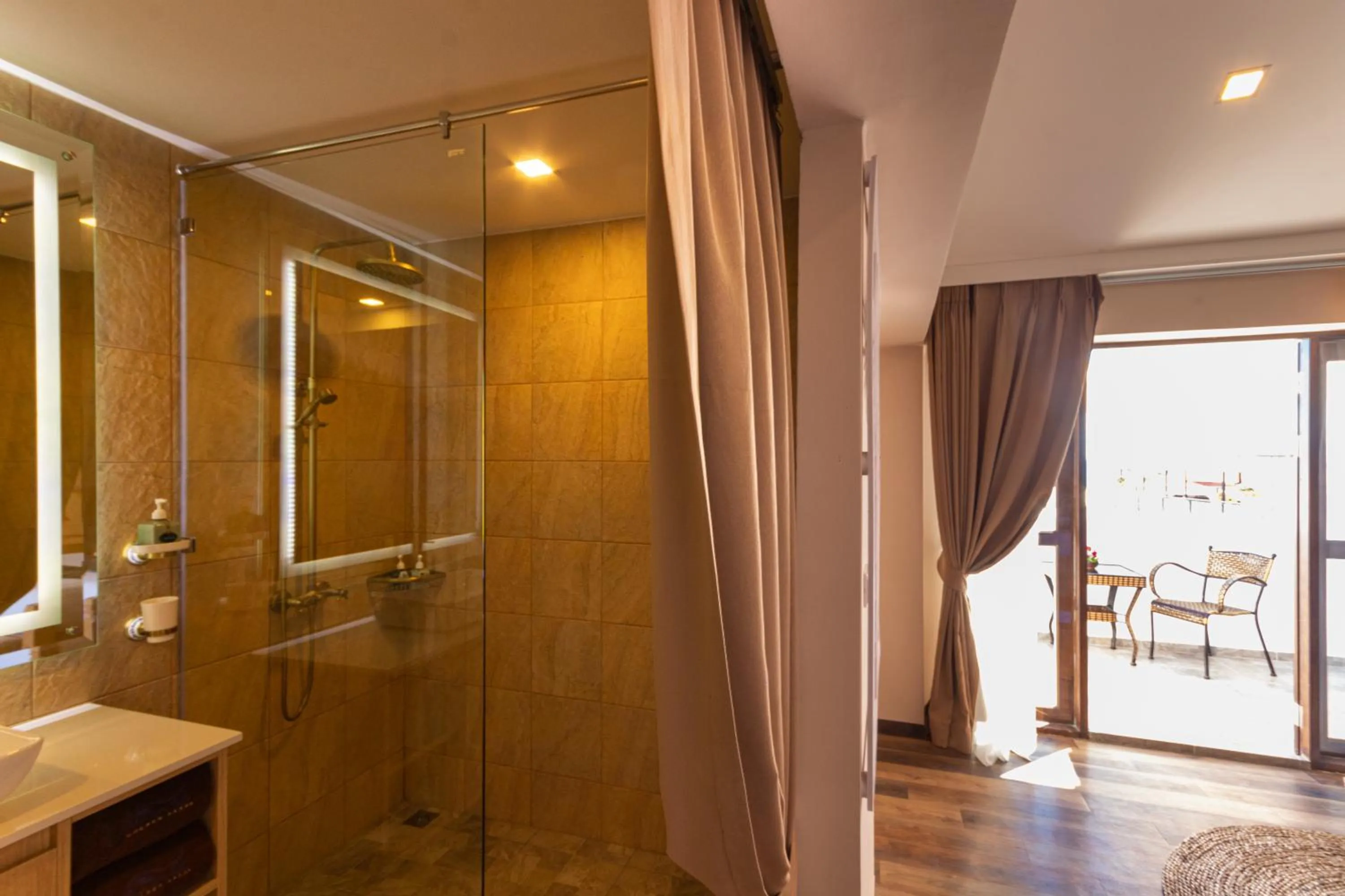 Bathroom in Vannee Golden Sands Beachfront Resort