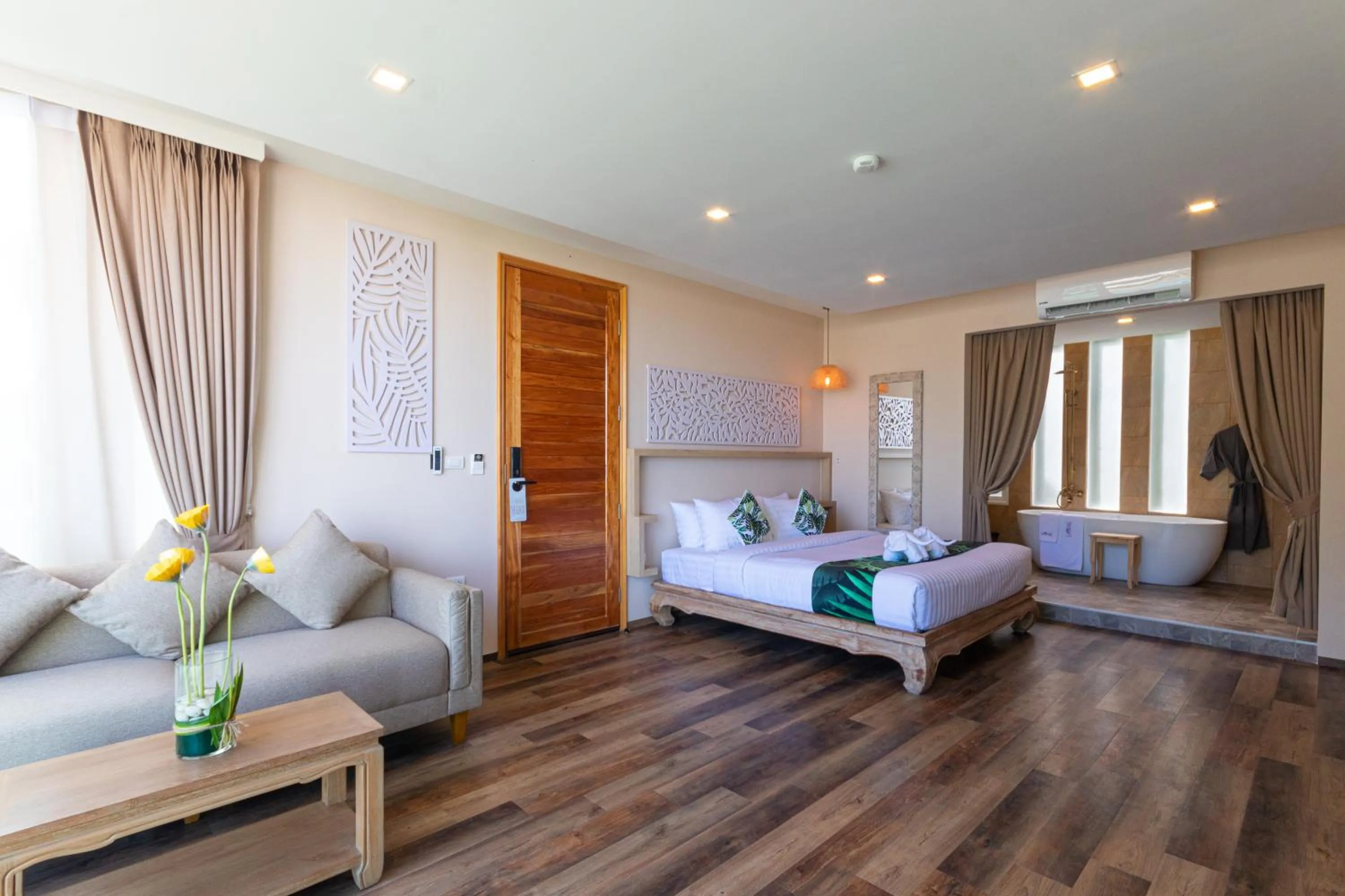 Bedroom, Bed in Vannee Golden Sands Beachfront Resort