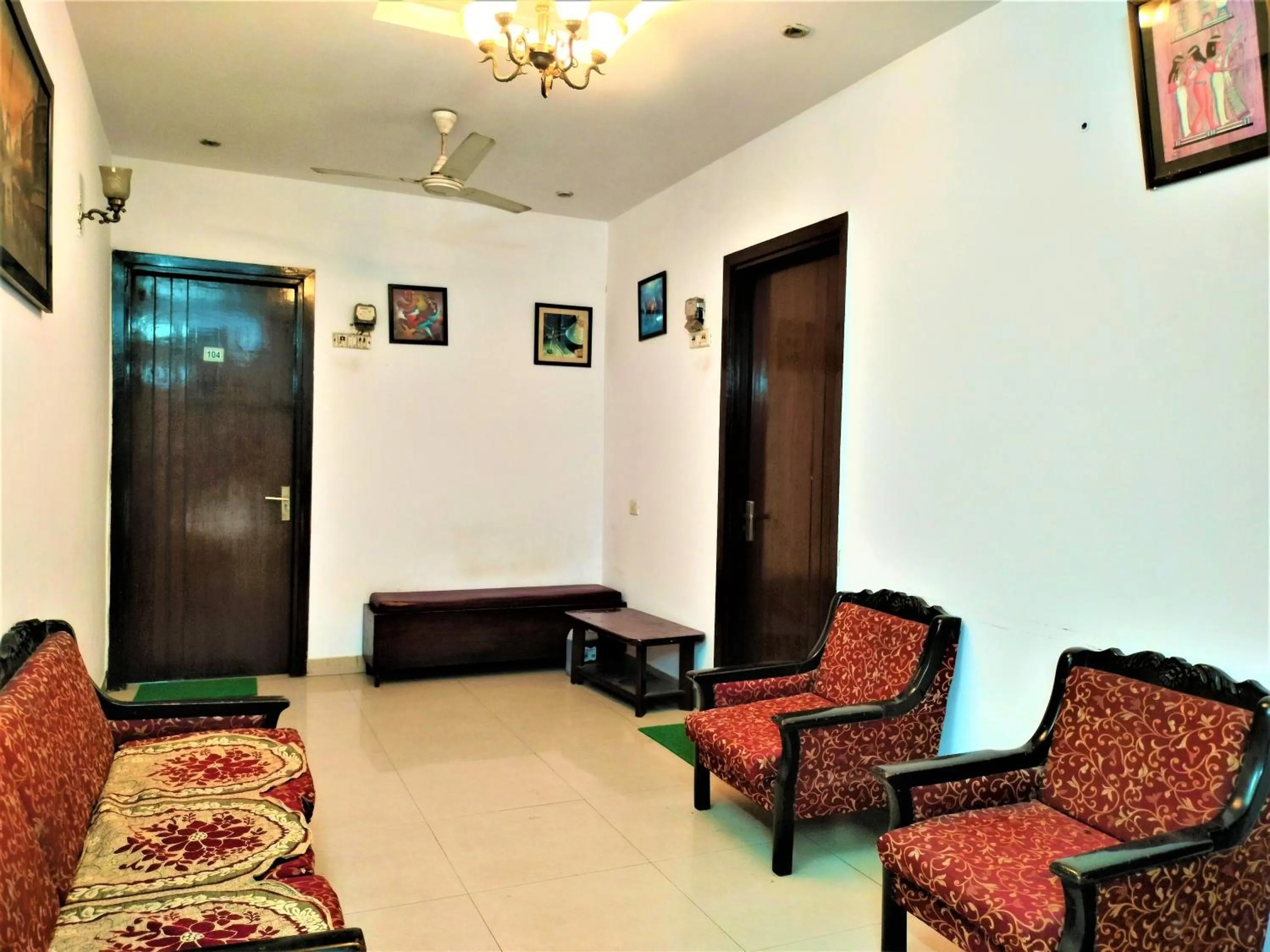 Seating area in Hotel White Palace,Nizamuddin Railway Station