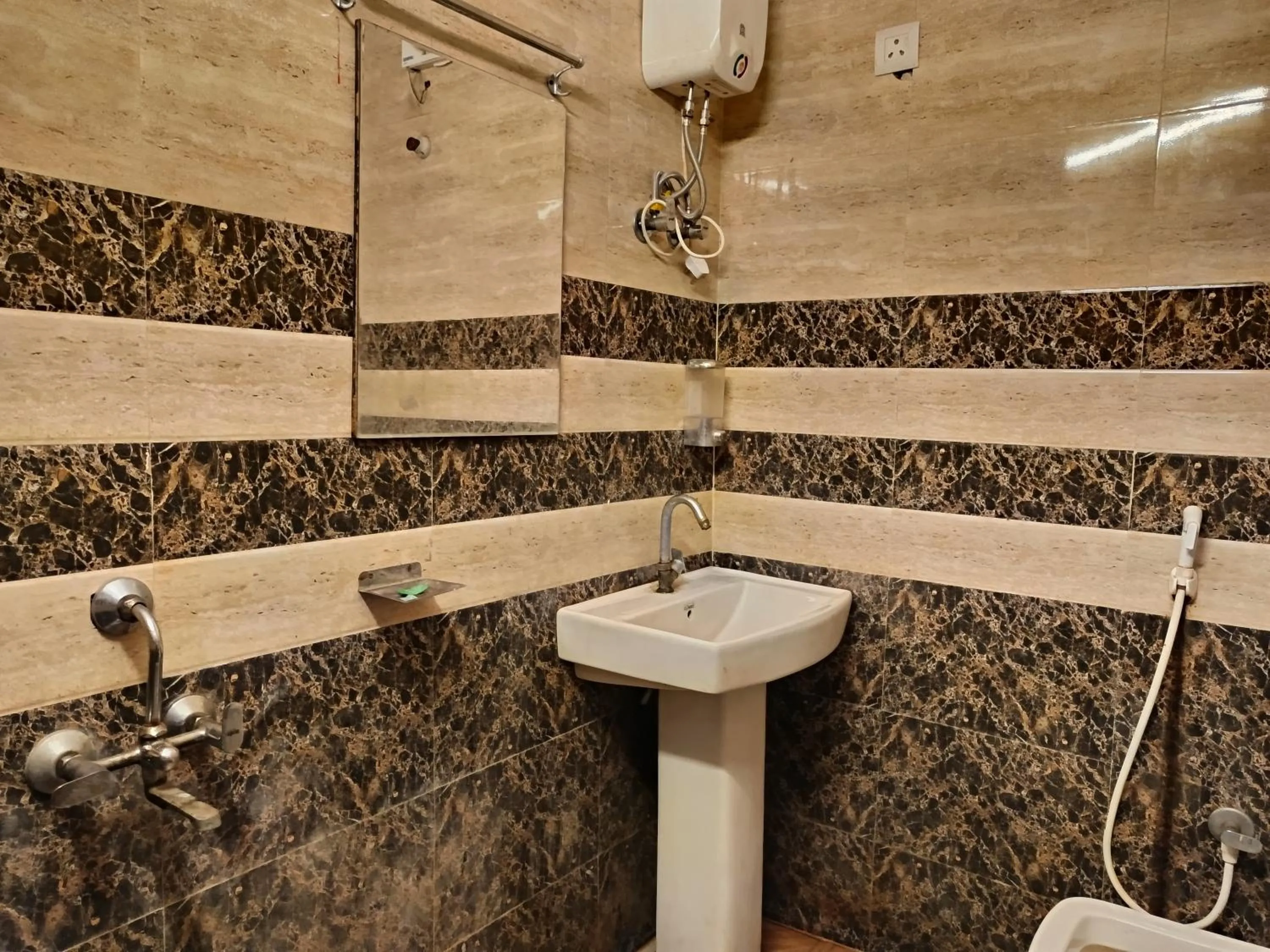 Bathroom in Hotel White Palace,Nizamuddin Railway Station