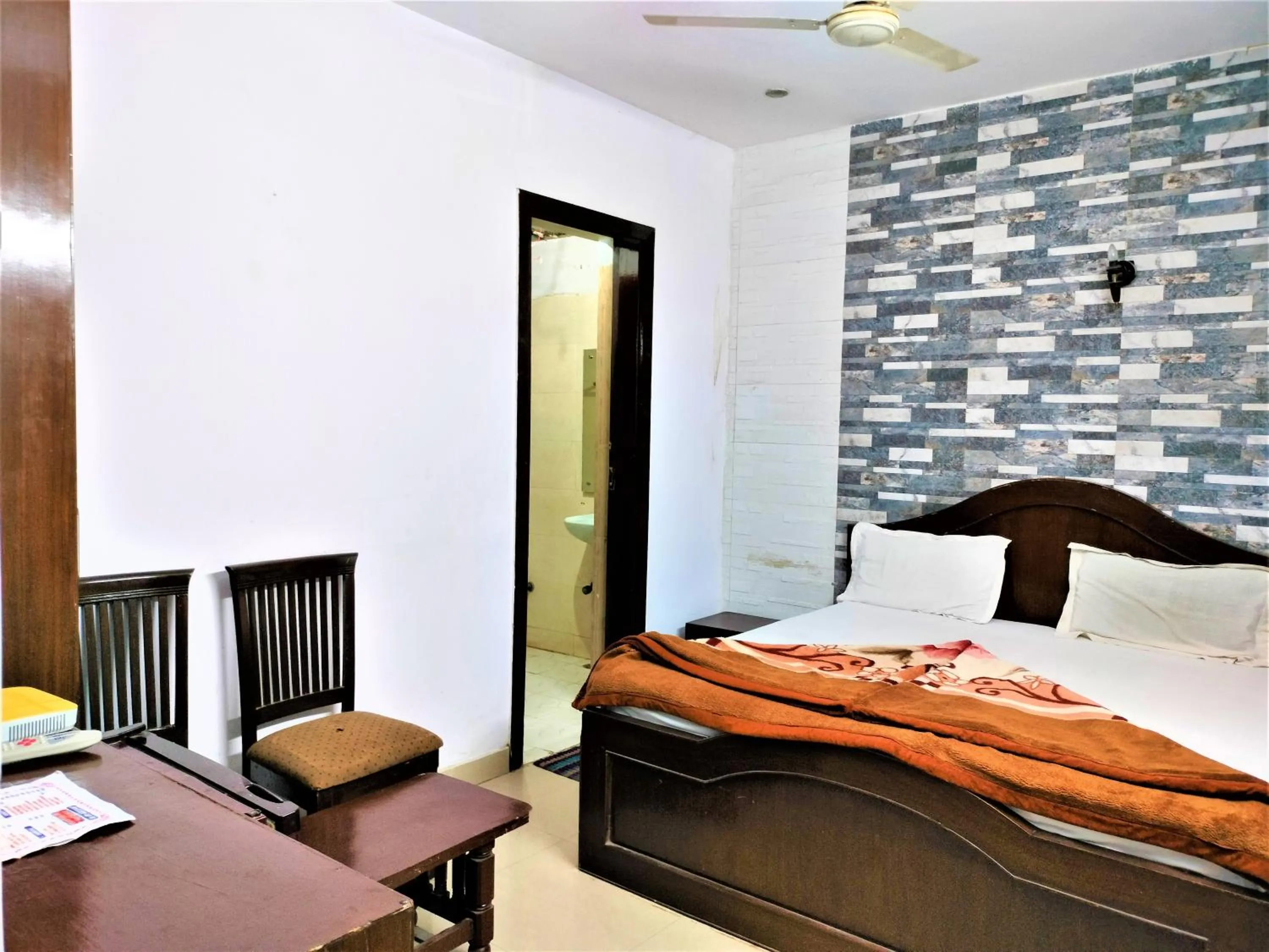 Bed in Hotel White Palace,Nizamuddin Railway Station