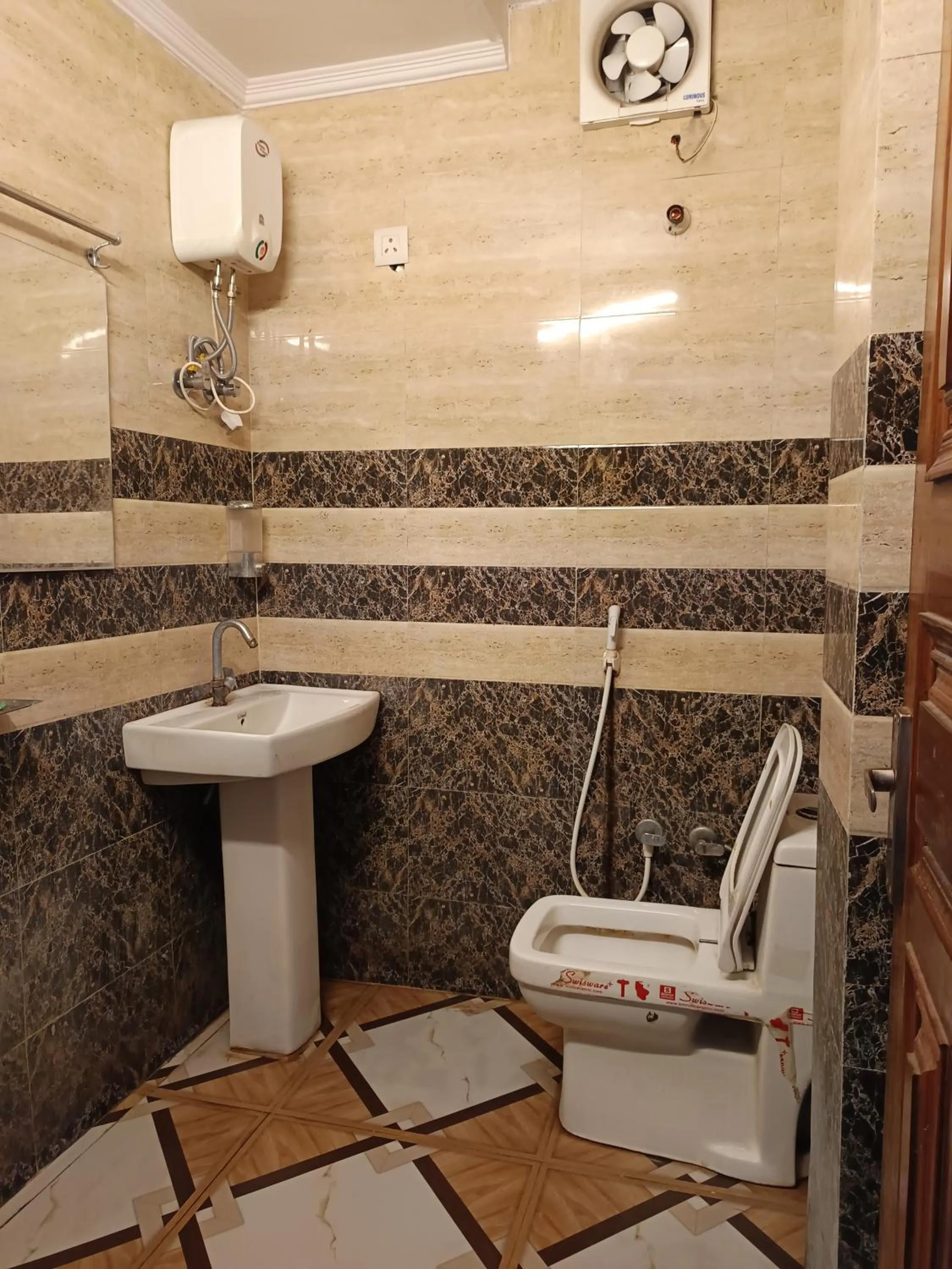 Bathroom in Hotel White Palace,Nizamuddin Railway Station