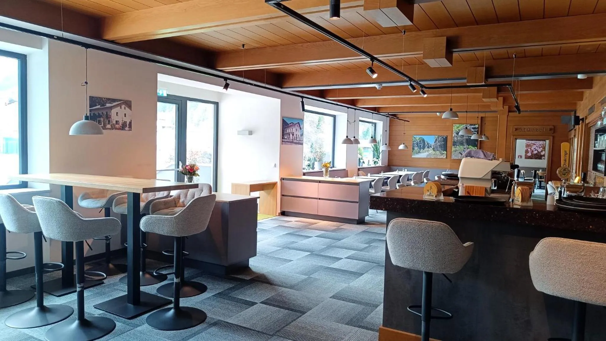 Restaurant/places to eat in Hotel Simader