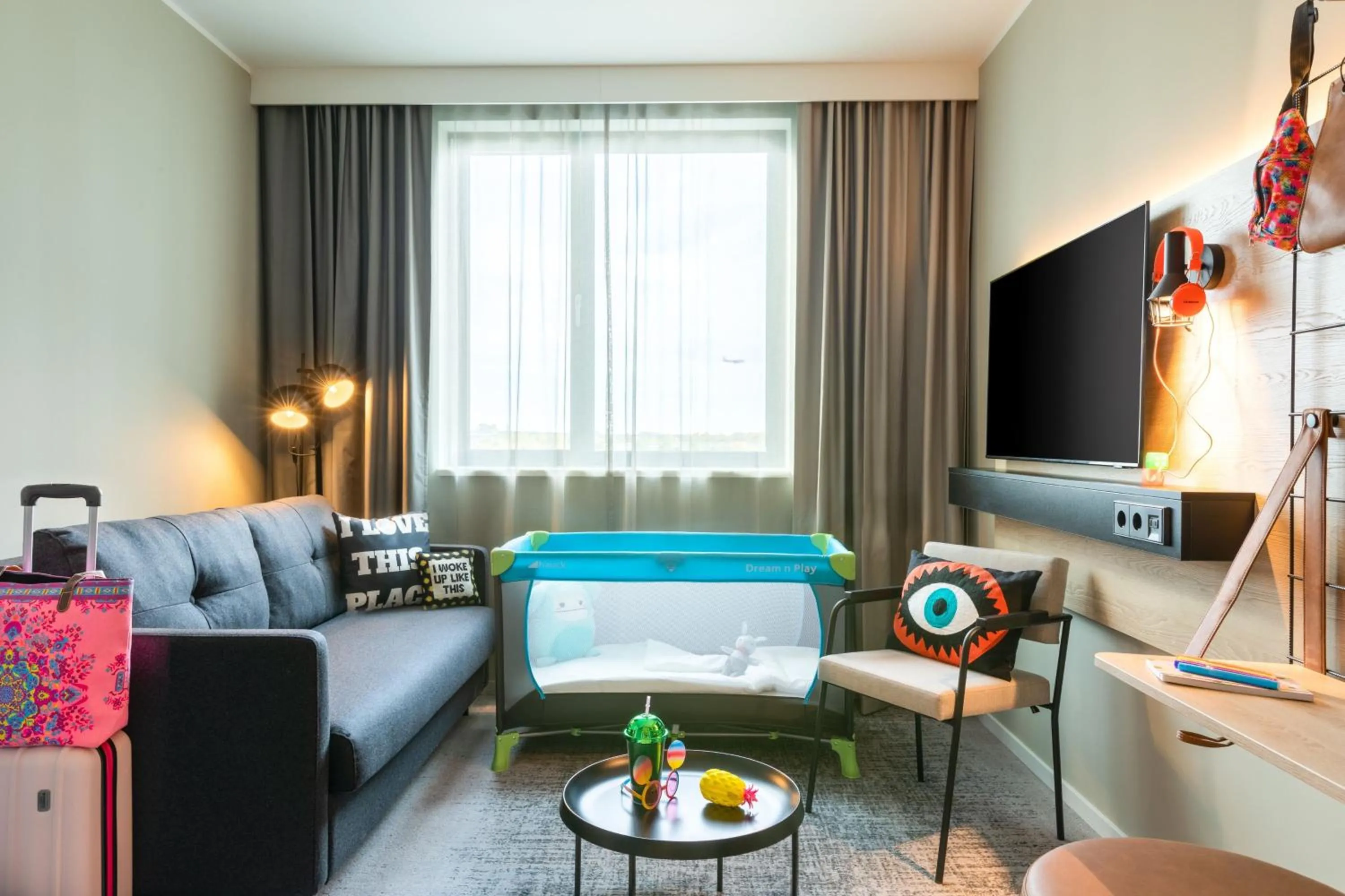 Photo of the whole room in Moxy Berlin Airport