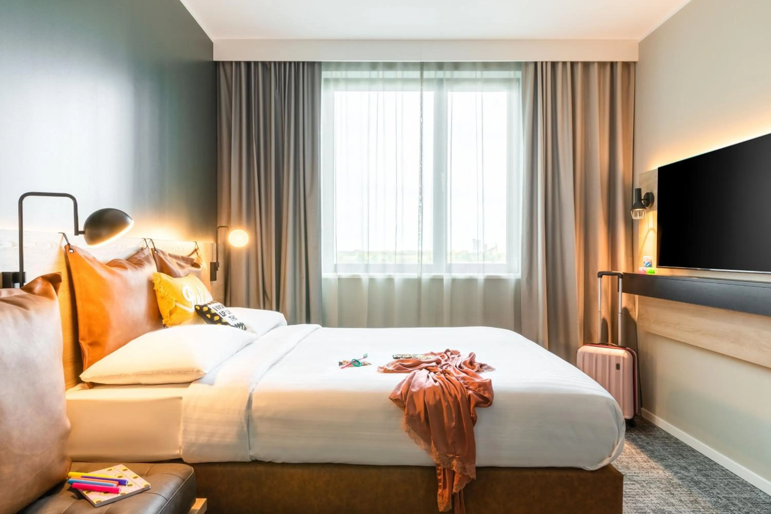 Photo of the whole room, Bed in Moxy Berlin Airport