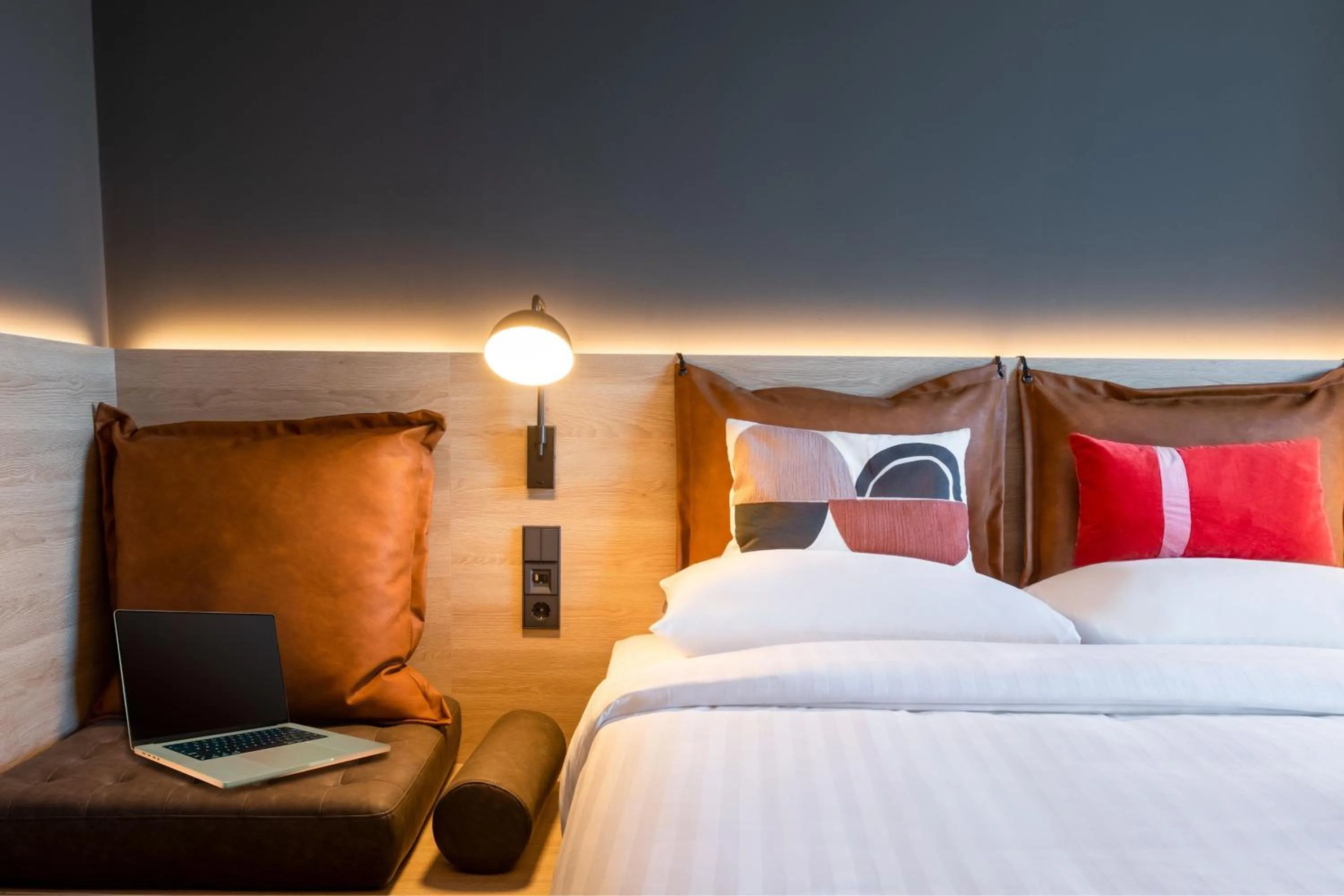 Photo of the whole room, Bed in Moxy Dortmund City