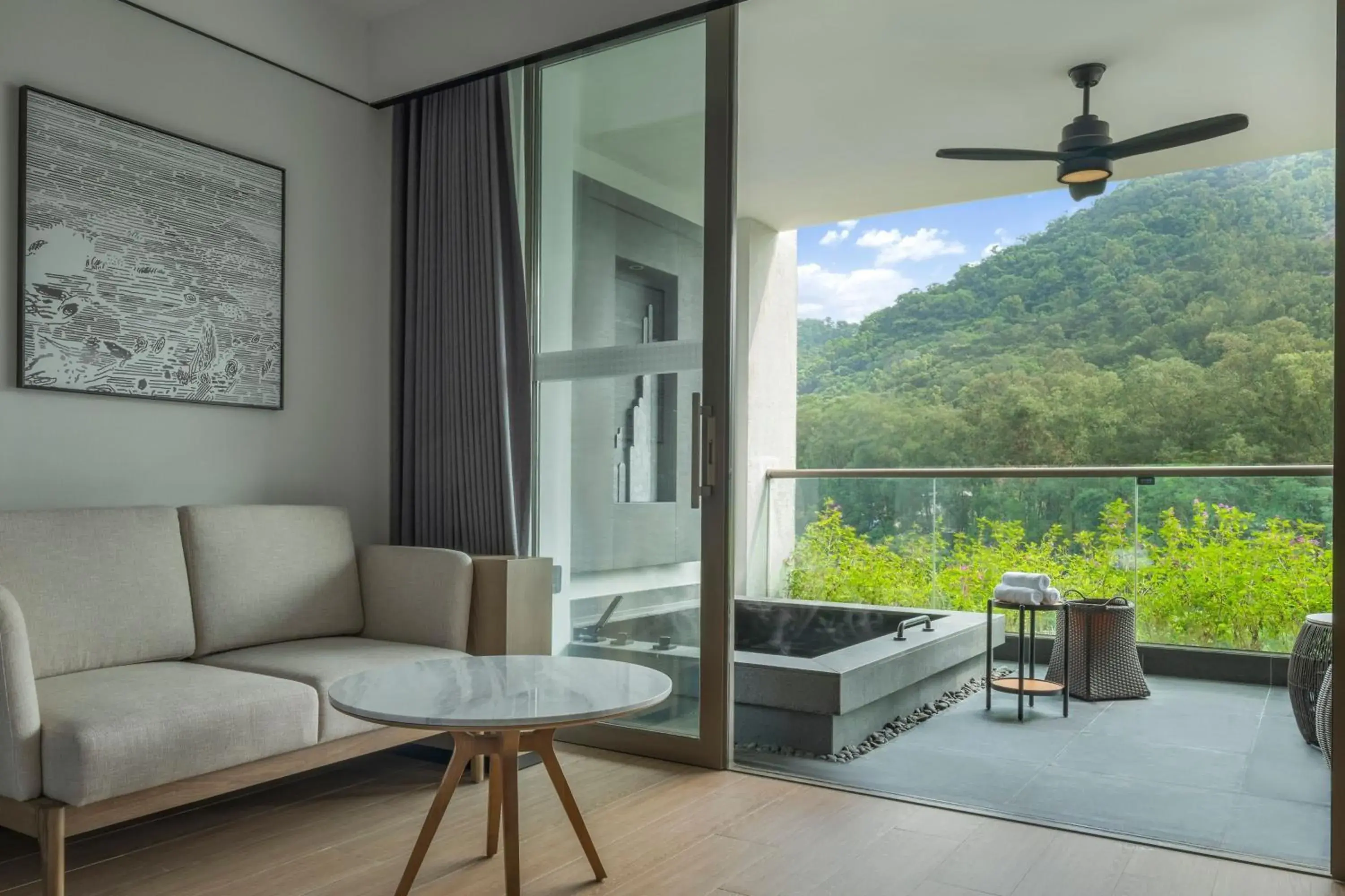 Terrace Hot Spring Deluxe King Room in Sheraton Maoming Hot Spring Resort Terrace Hot Spring Deluxe King Room in Sheraton Maoming Hot Spring Resort