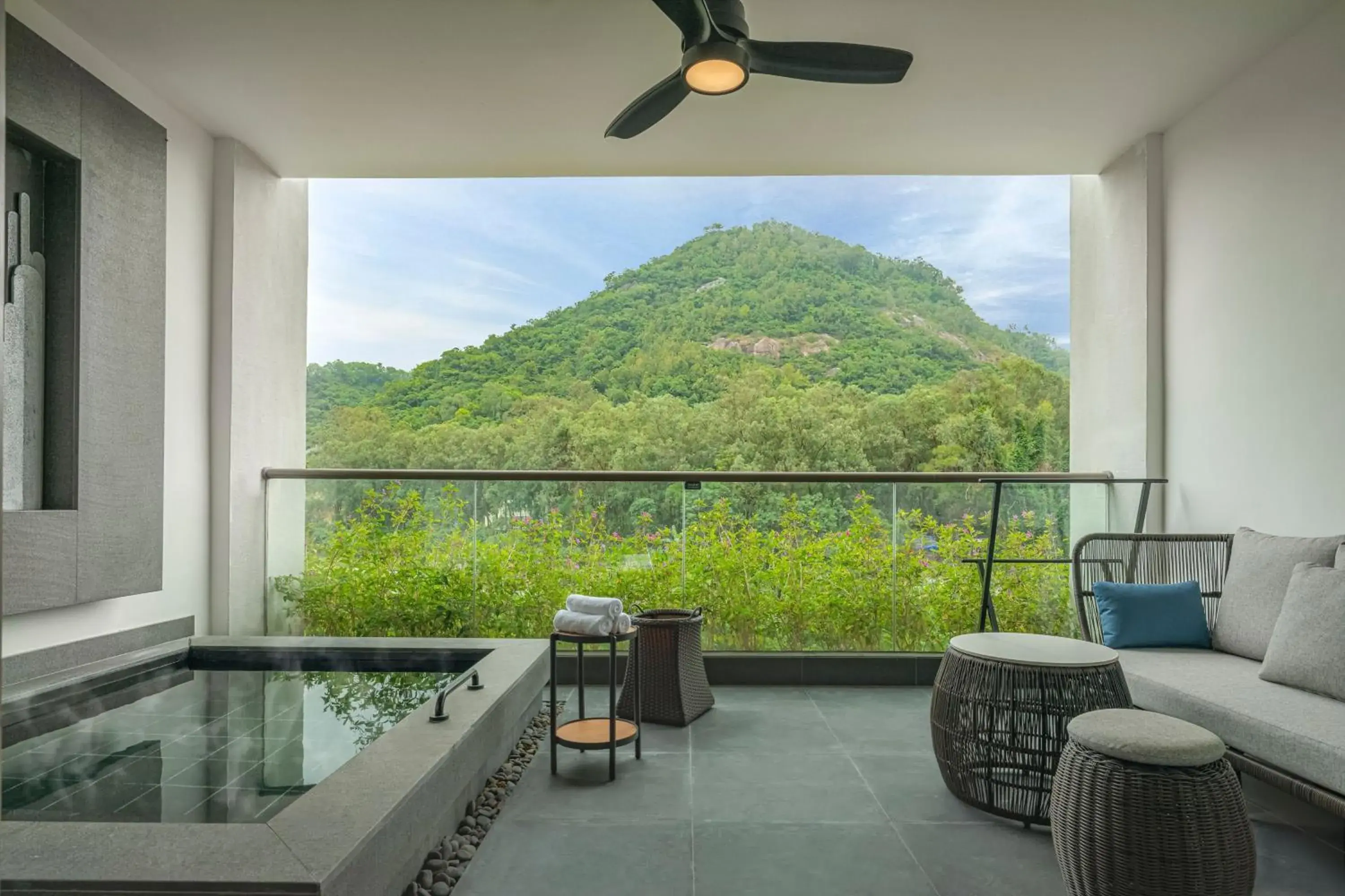 Terrace Hot Spring Deluxe Garden View Twin Room in Sheraton Maoming Hot Spring Resort Terrace Hot Spring Deluxe Garden View Twin Room in Sheraton Maoming Hot Spring Resort