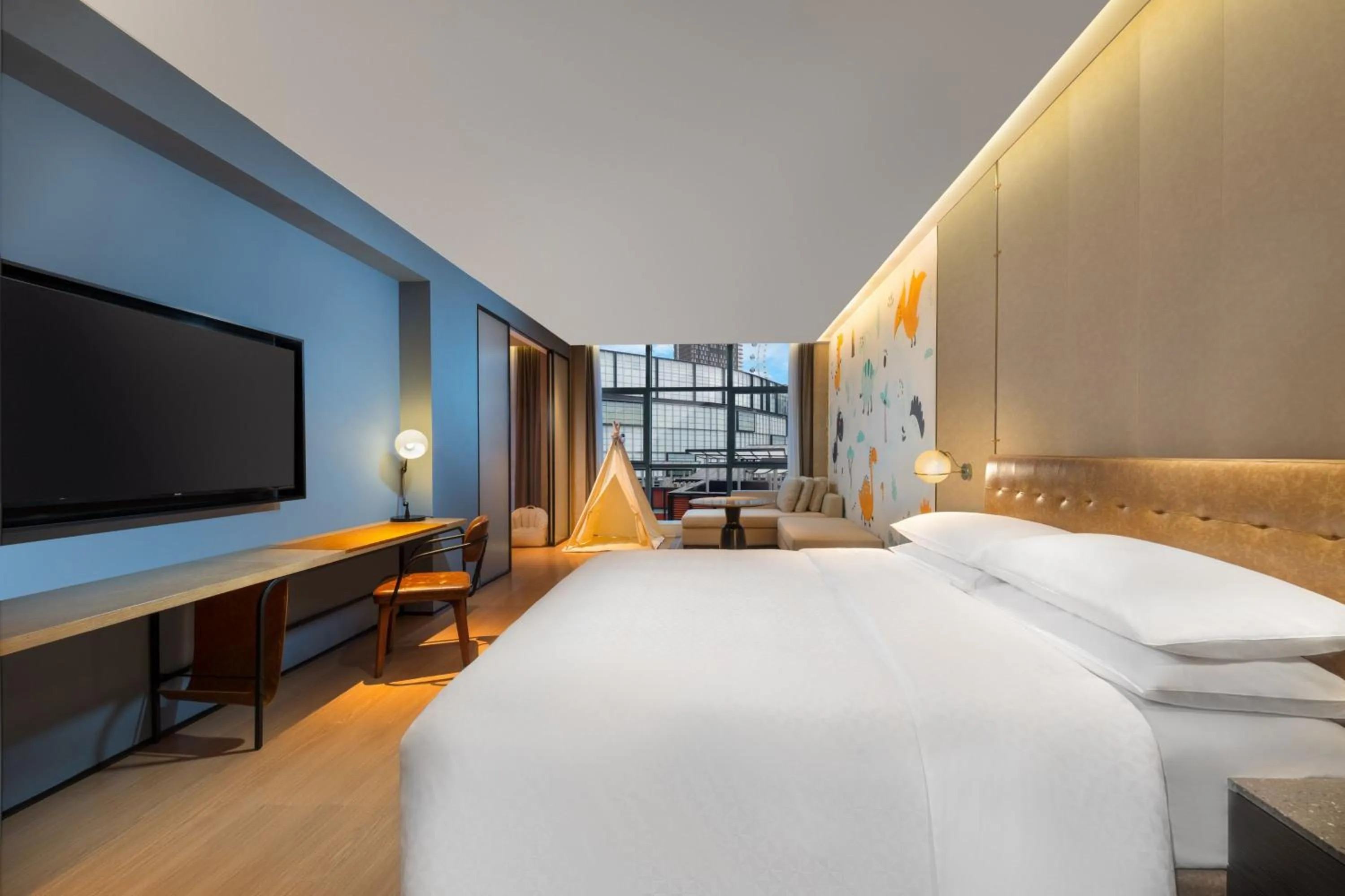 Photo of the whole room, Bed in Four Points by Sheraton Chongqing, Yongchuan