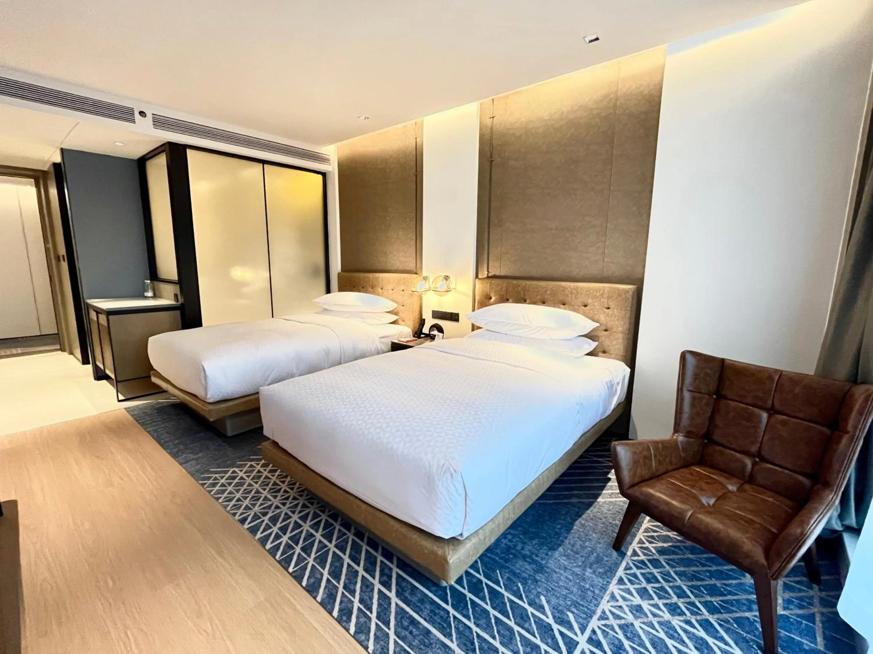 Property building, Bed in Four Points by Sheraton Chongqing, Yongchuan