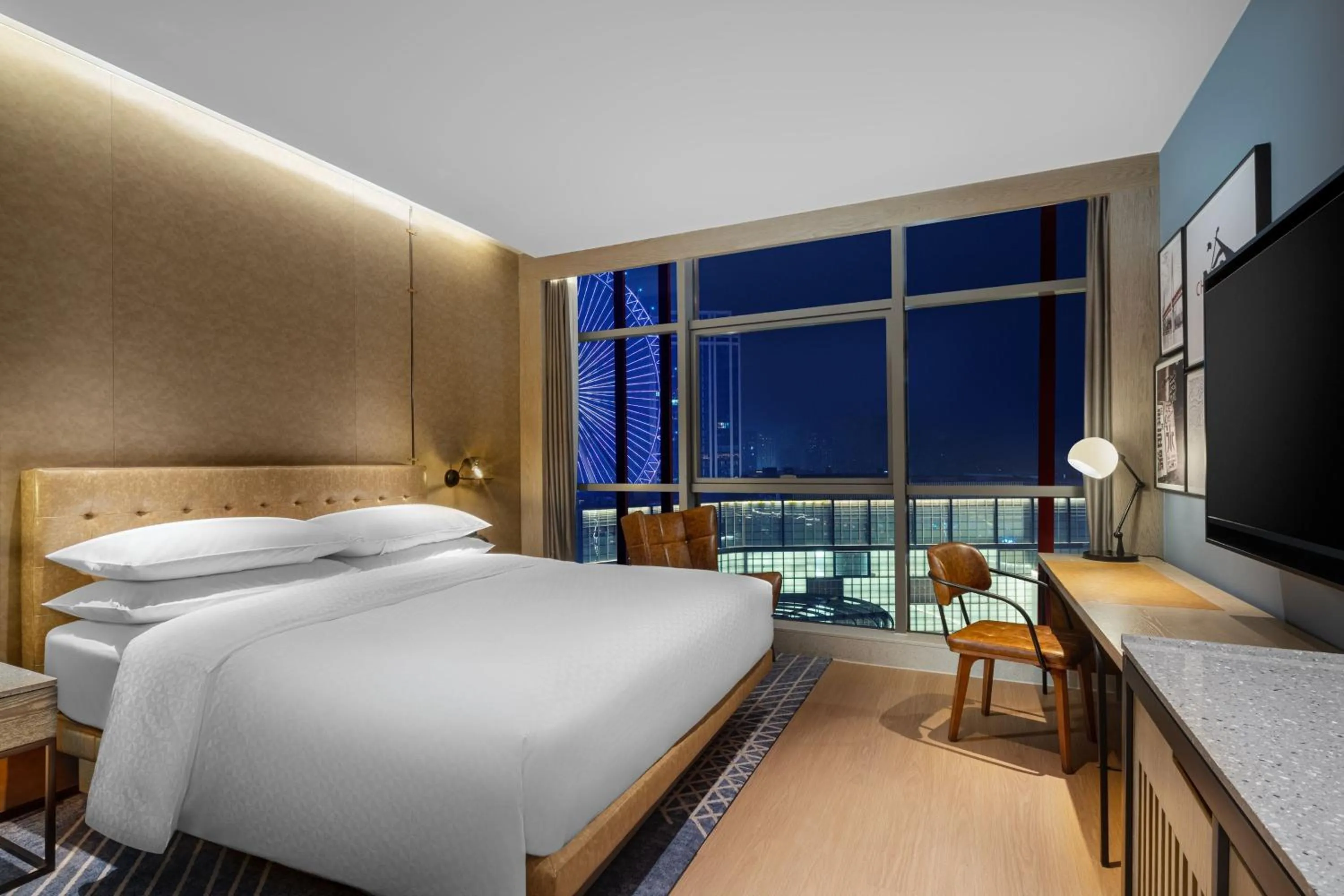Photo of the whole room, Bed in Four Points by Sheraton Chongqing, Yongchuan