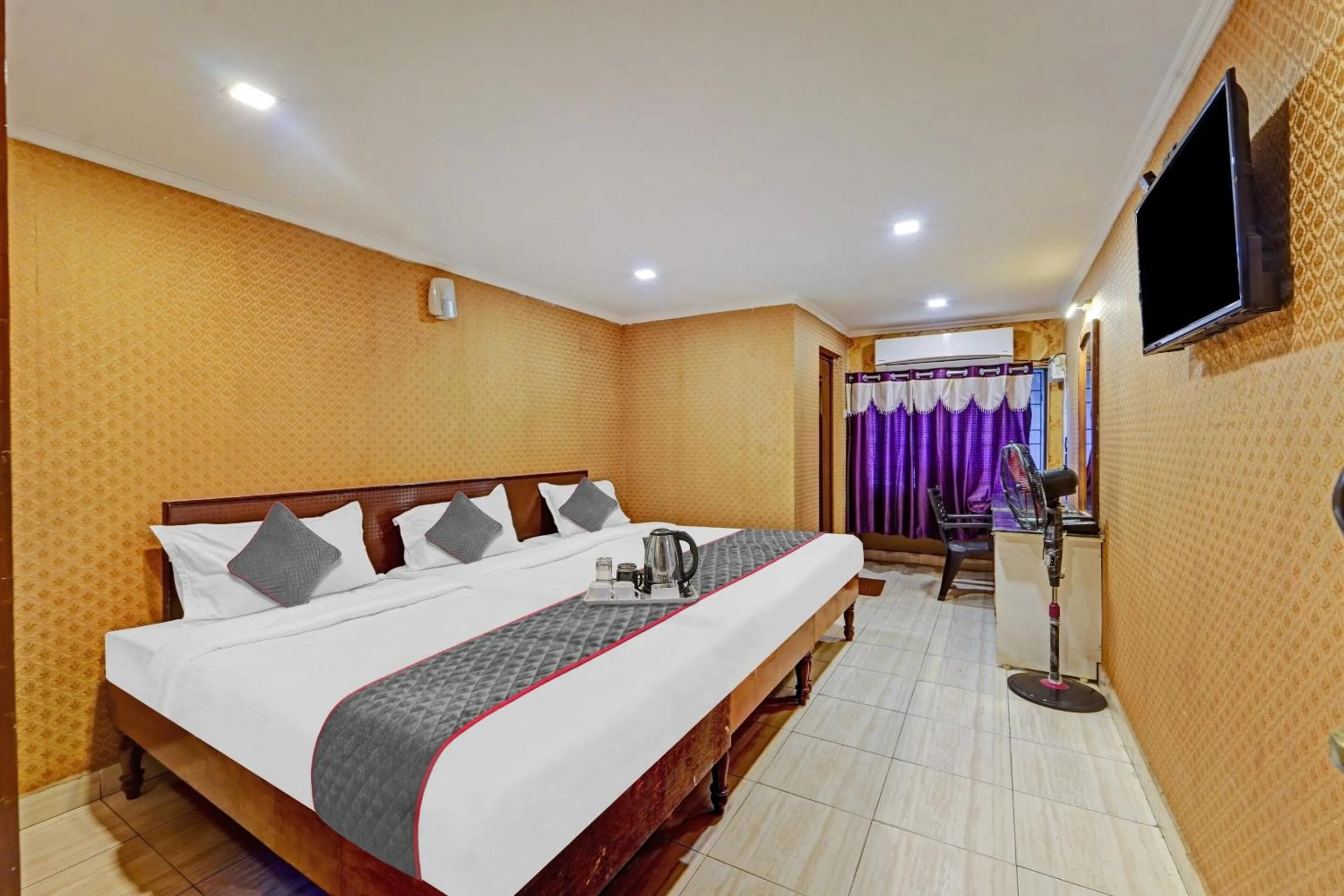 Bedroom in Collection O Pride Hospitality US Consulate