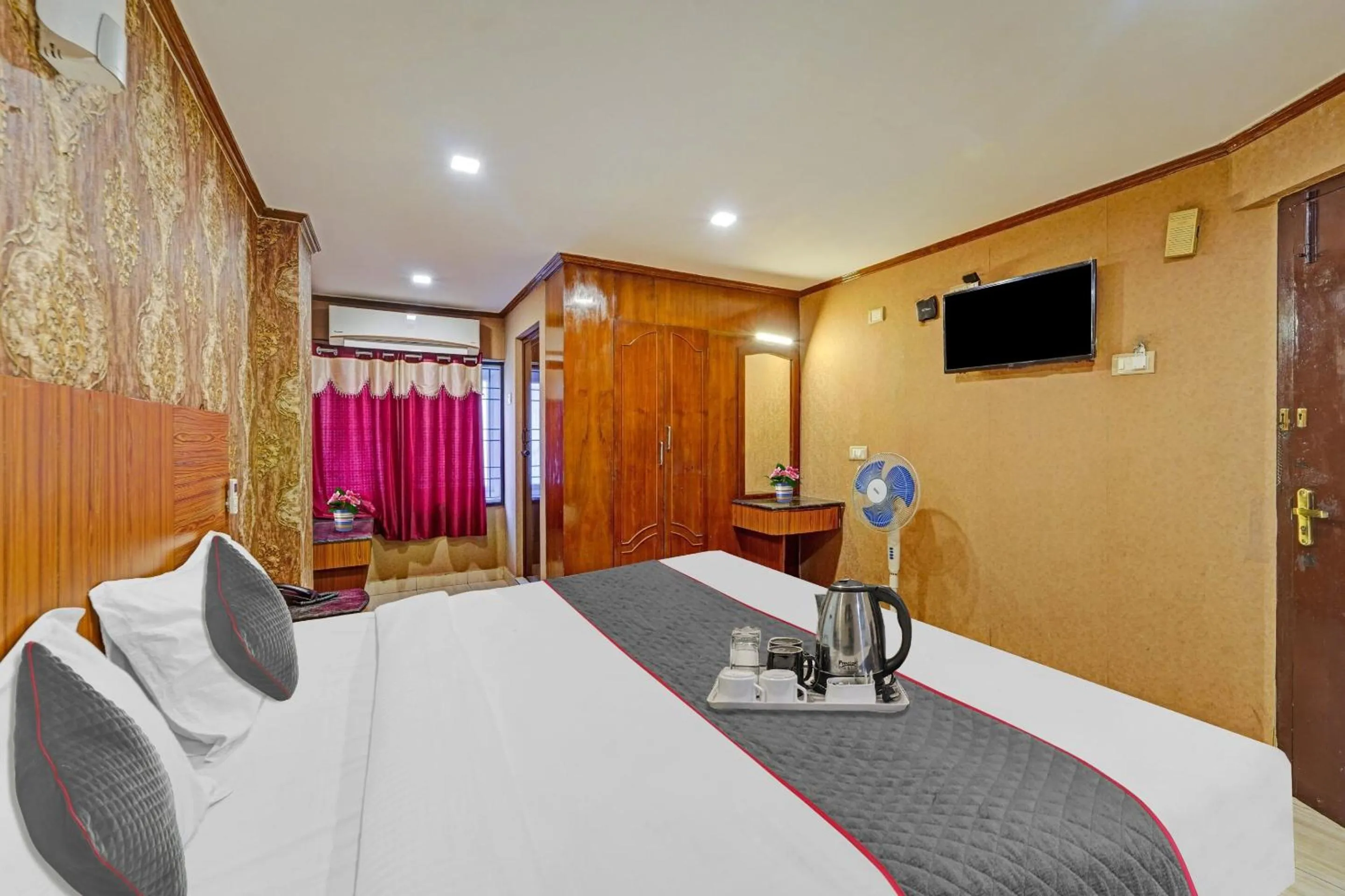 Bedroom in Collection O Pride Hospitality US Consulate