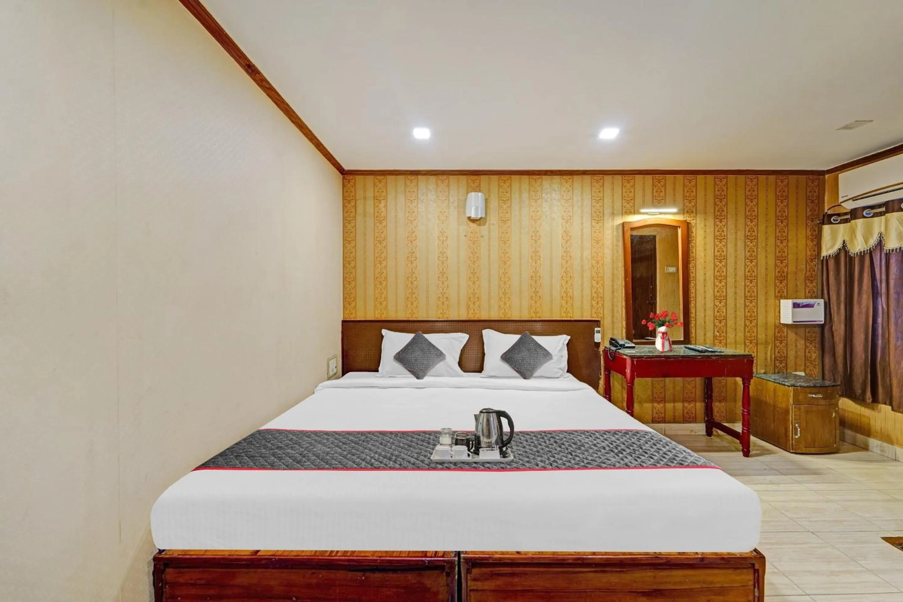 Bedroom in Collection O Pride Hospitality US Consulate