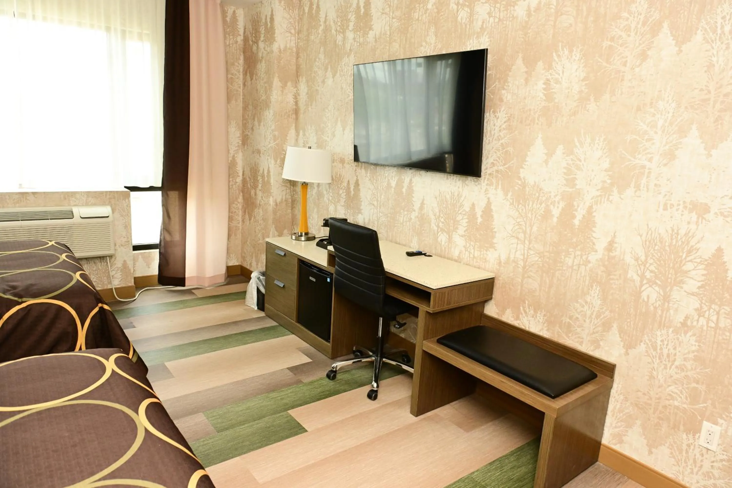 Super 8 by Wyndham Bronx Near Botanical Garden