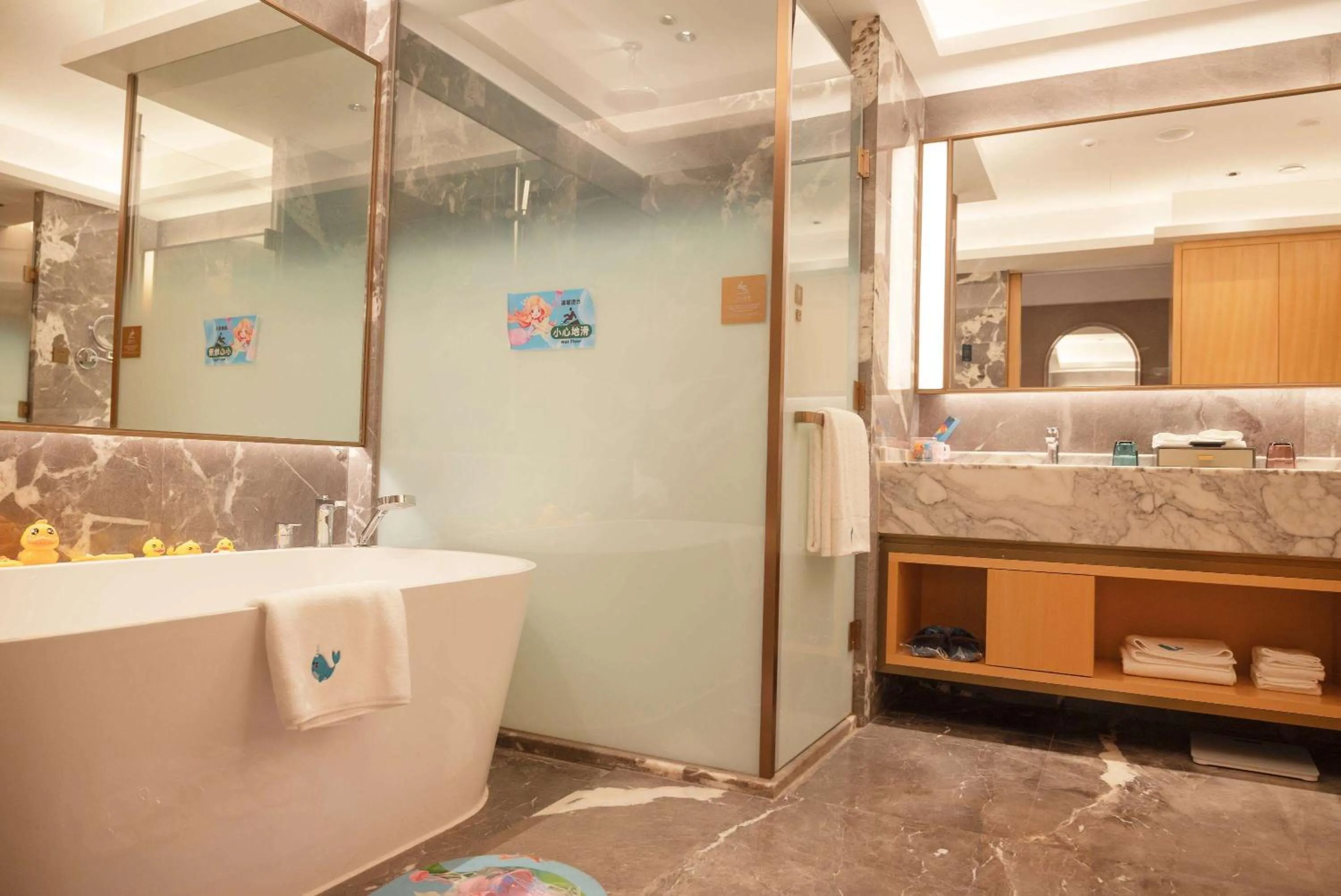 TV and multimedia in Wyndham Grand Zhaoqing Downtown