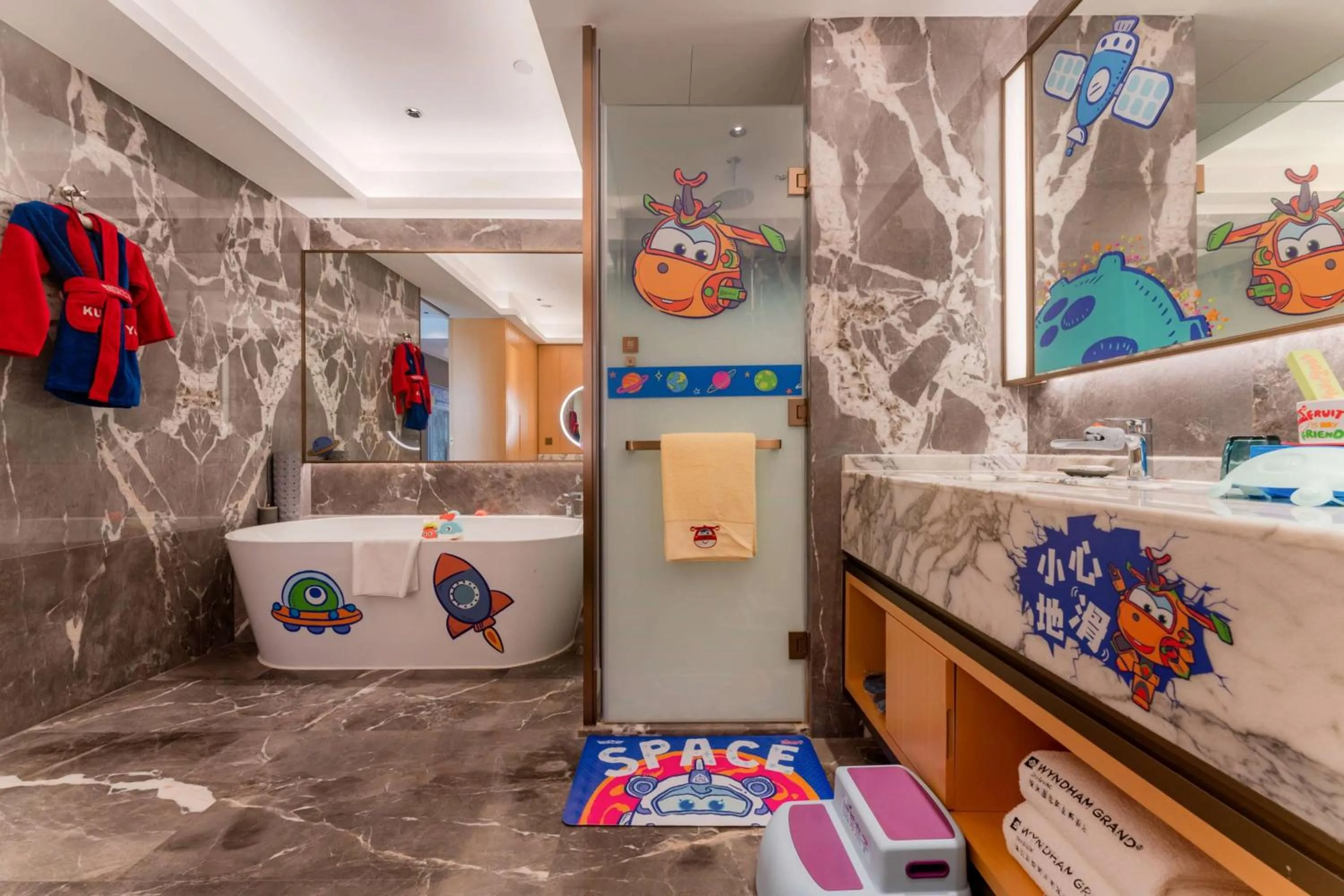 TV and multimedia in Wyndham Grand Zhaoqing Downtown