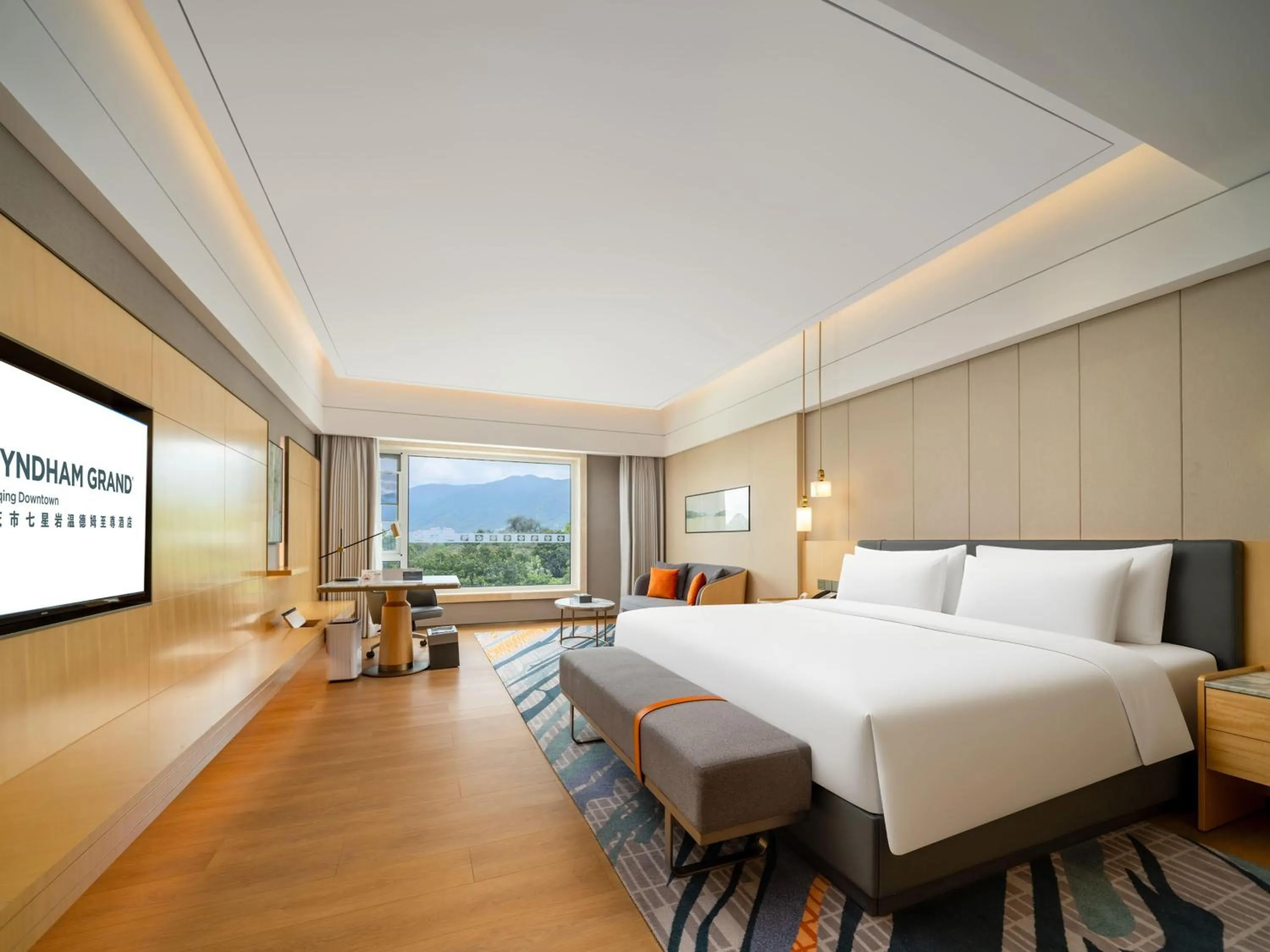 Photo of the whole room, Bed in Wyndham Grand Zhaoqing Downtown