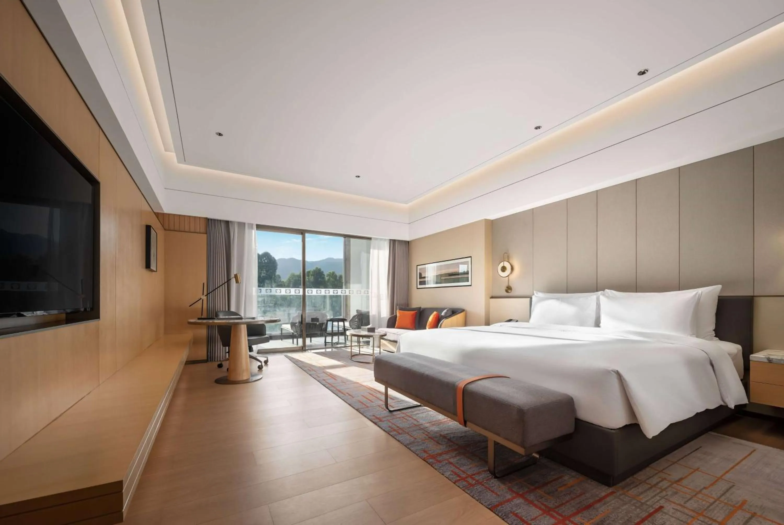 Photo of the whole room, Bed in Wyndham Grand Zhaoqing Downtown