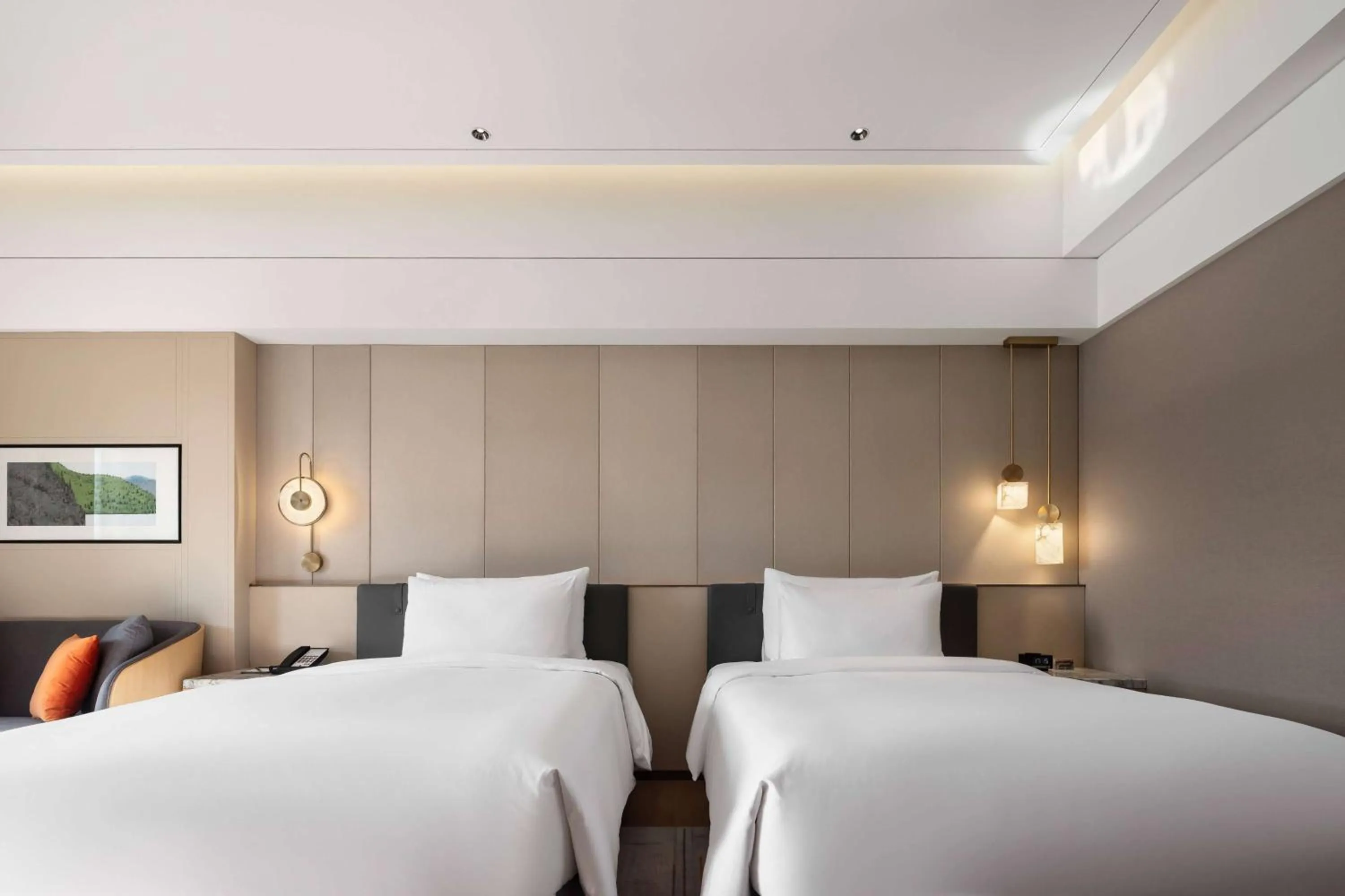 Photo of the whole room, Bed in Wyndham Grand Zhaoqing Downtown