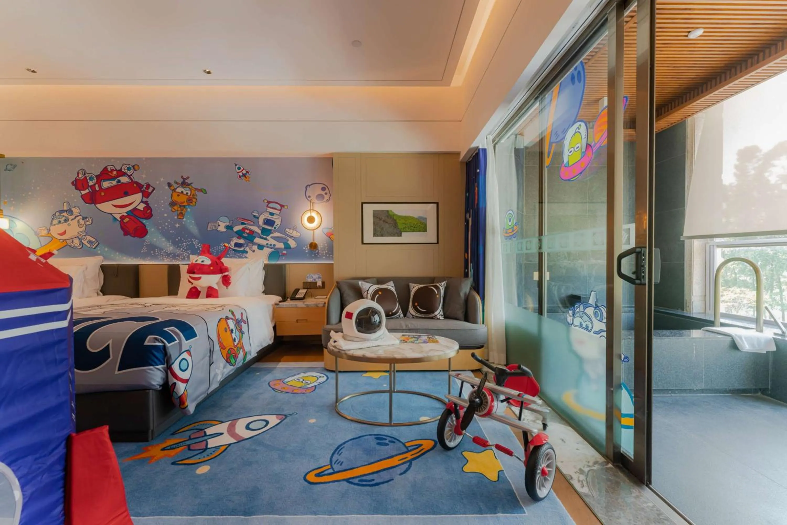 Photo of the whole room, Bed in Wyndham Grand Zhaoqing Downtown