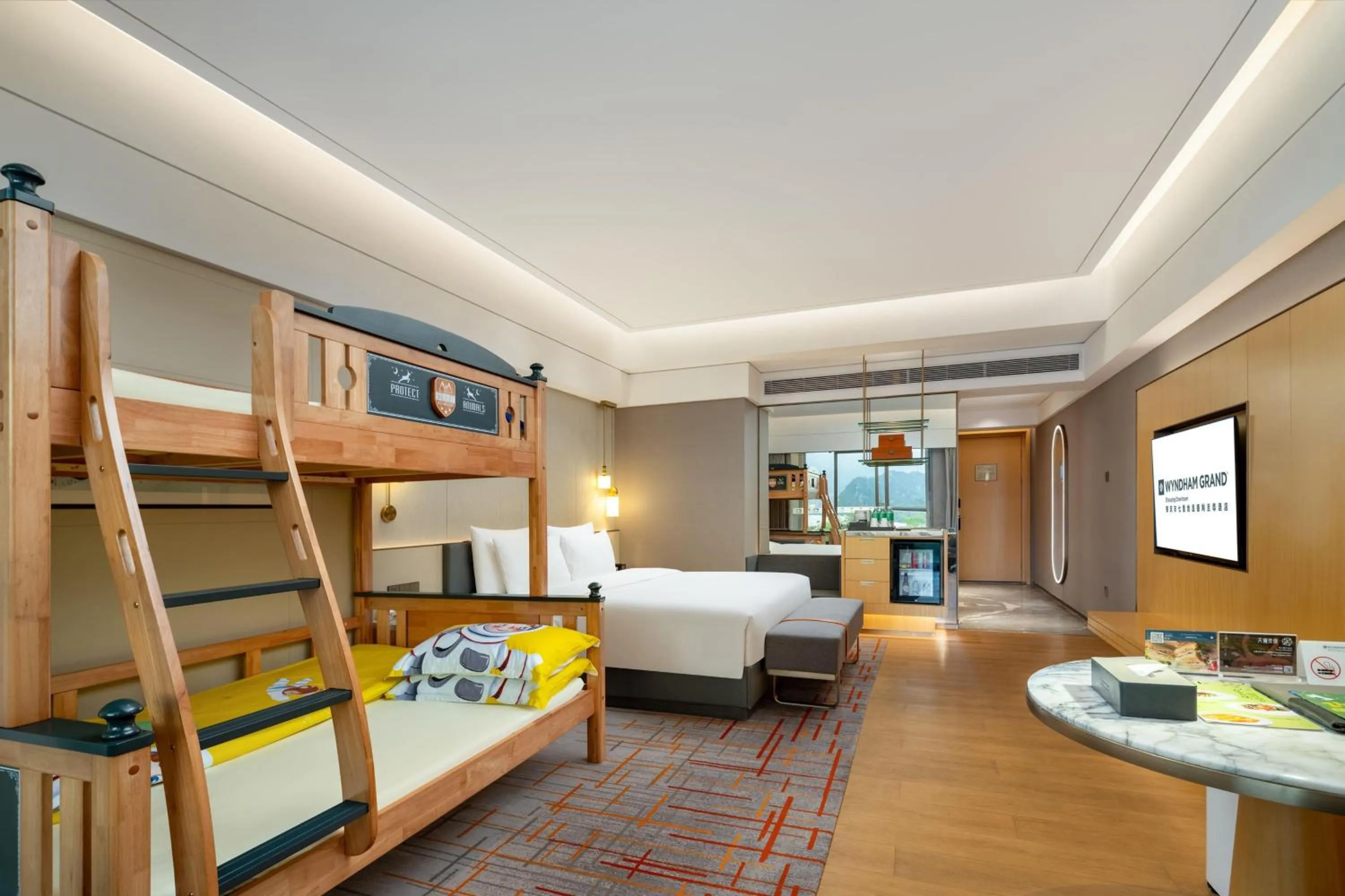 Photo of the whole room, Bed in Wyndham Grand Zhaoqing Downtown