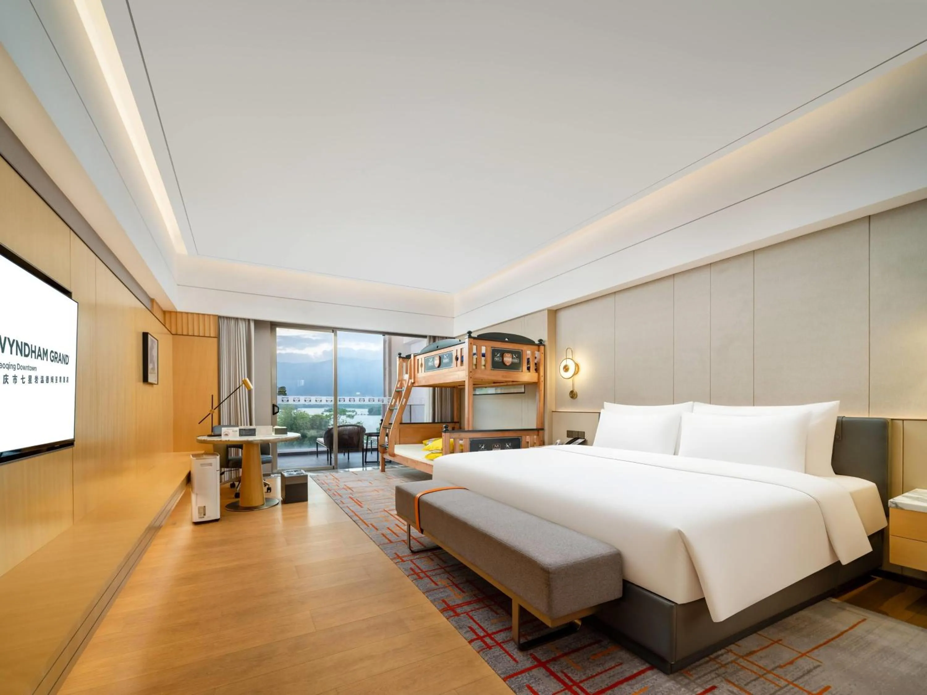 Photo of the whole room, Bed in Wyndham Grand Zhaoqing Downtown
