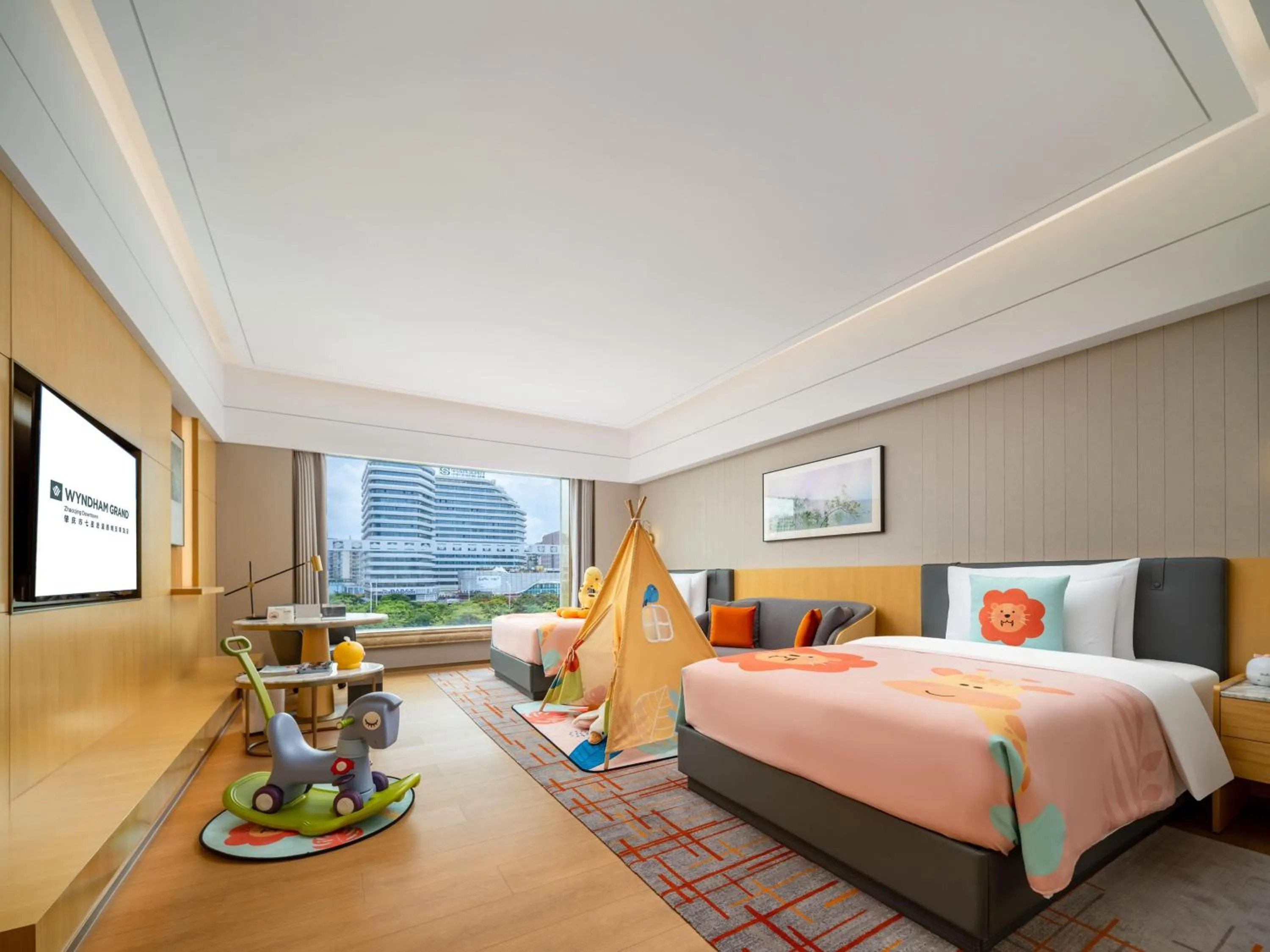 Photo of the whole room, Bed in Wyndham Grand Zhaoqing Downtown