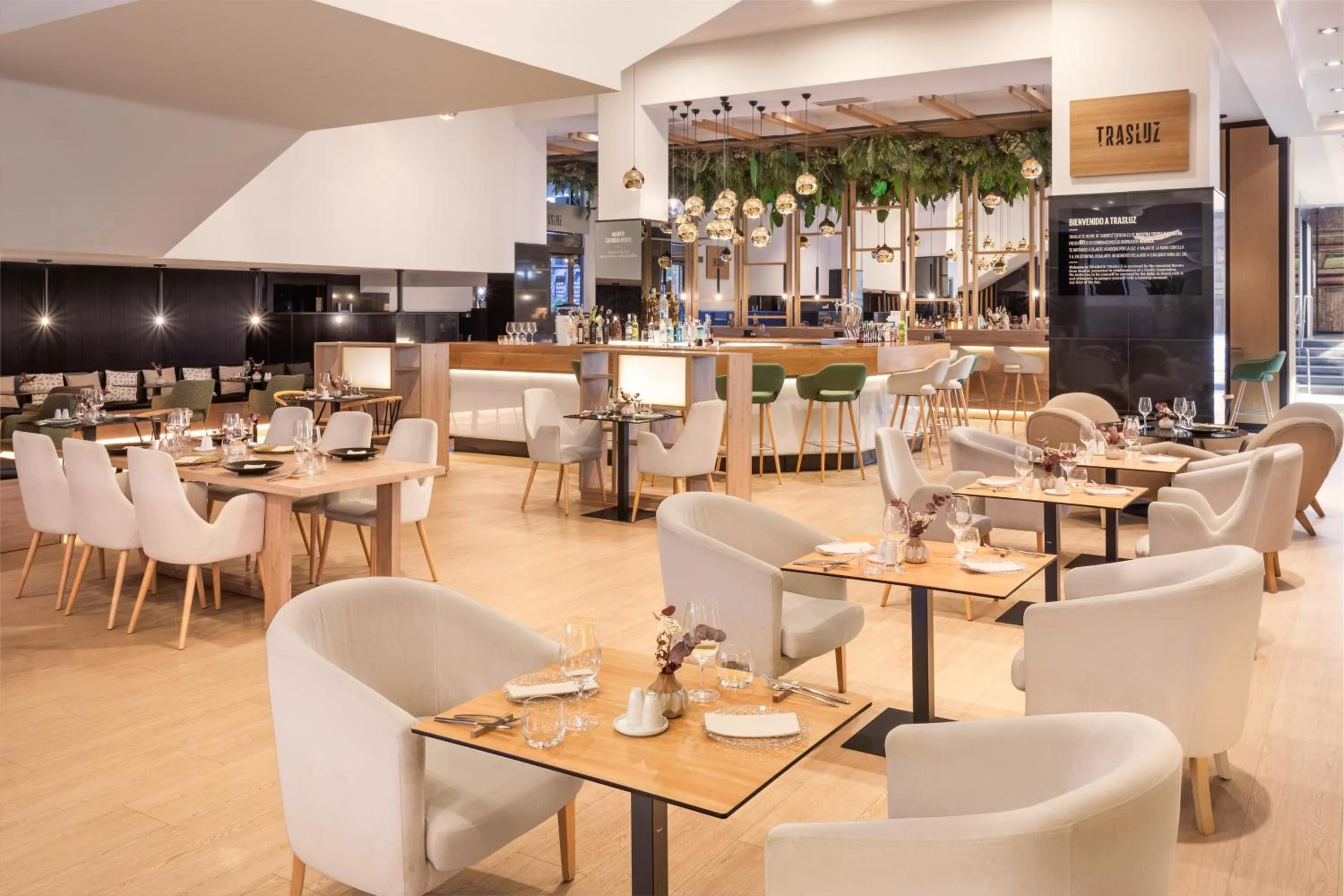 Restaurant/places to eat in Melia Barajas