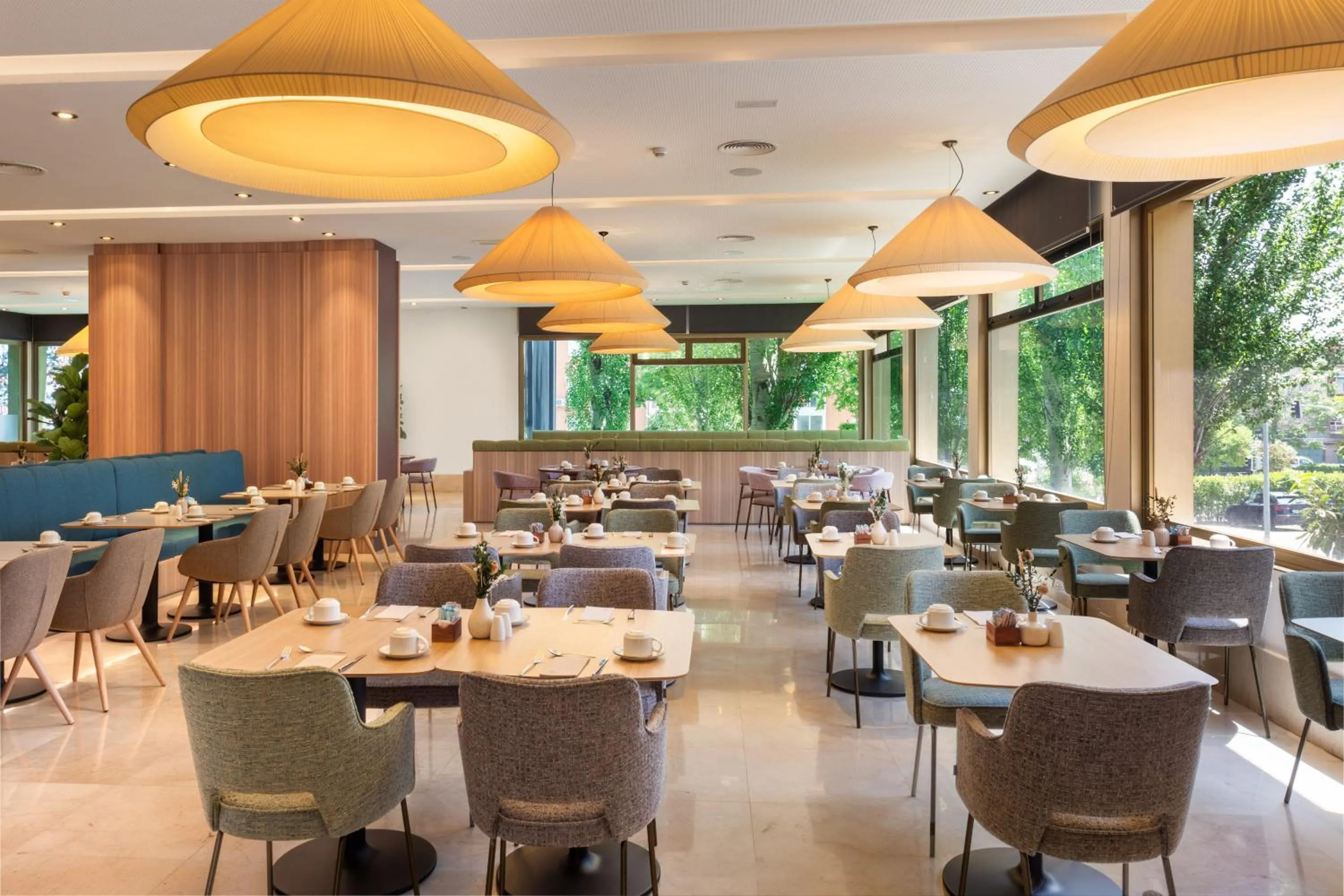Restaurant/places to eat in Melia Barajas