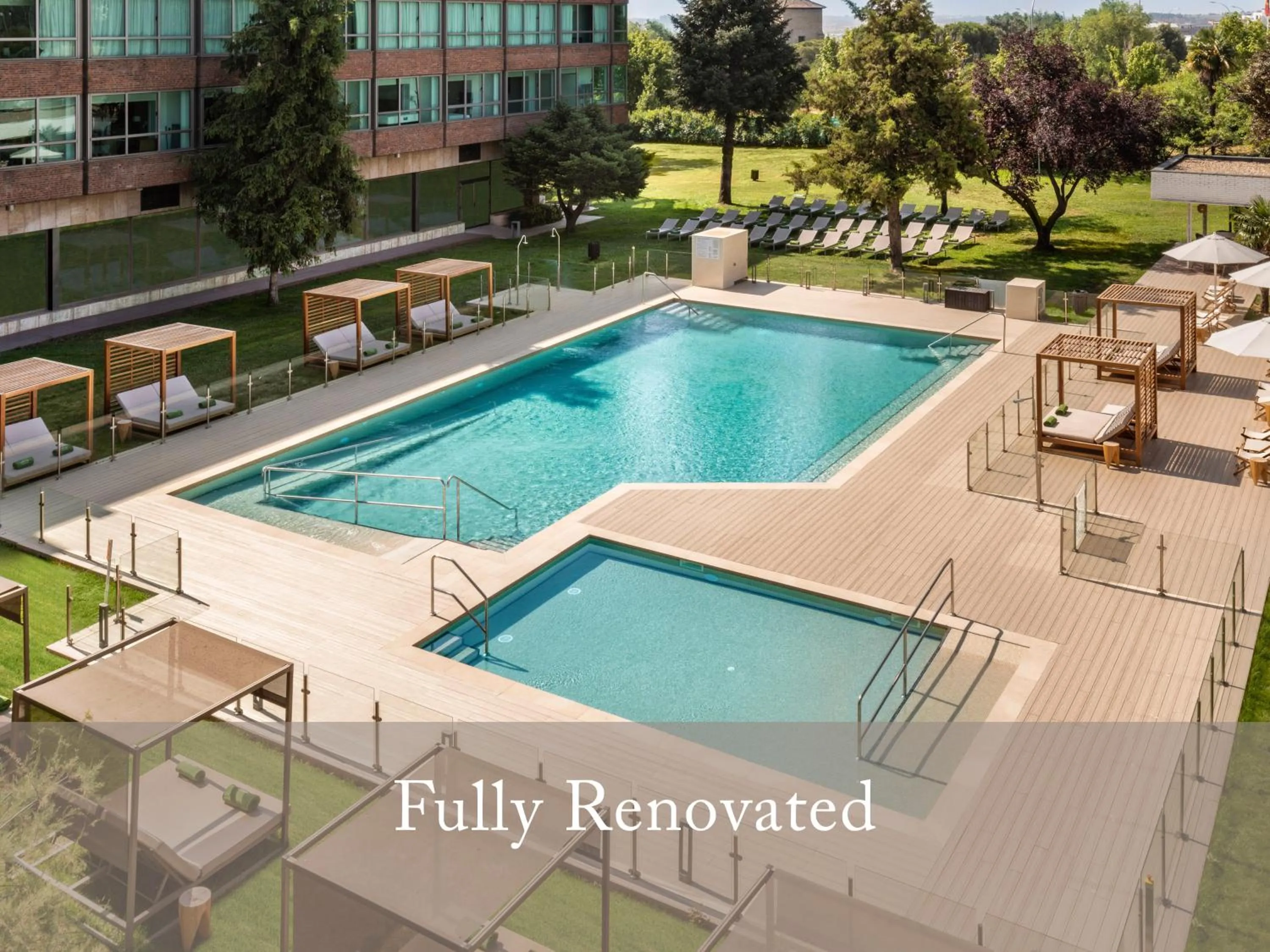 Swimming pool in Melia Barajas