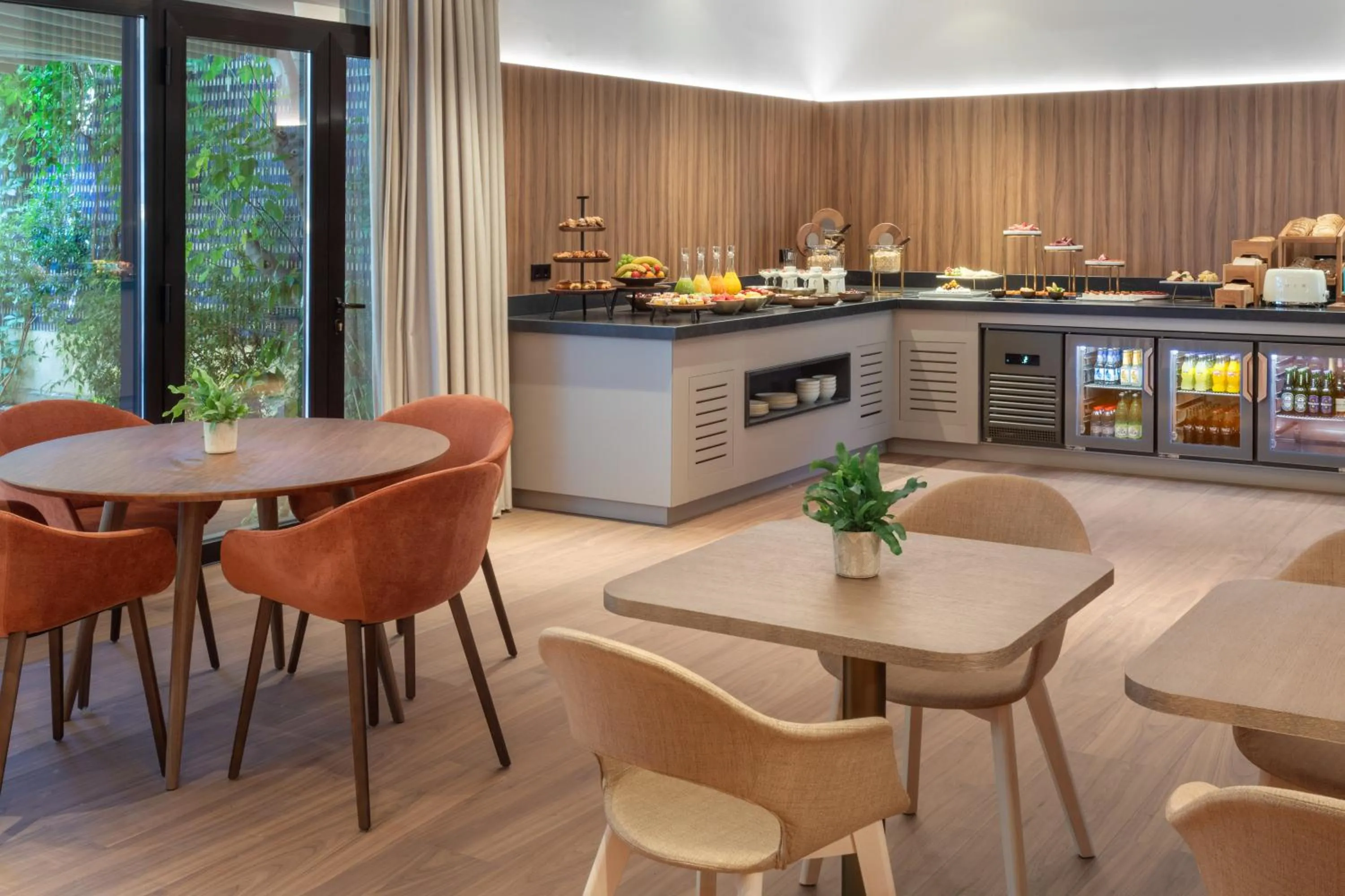 Buffet breakfast in Melia Barajas