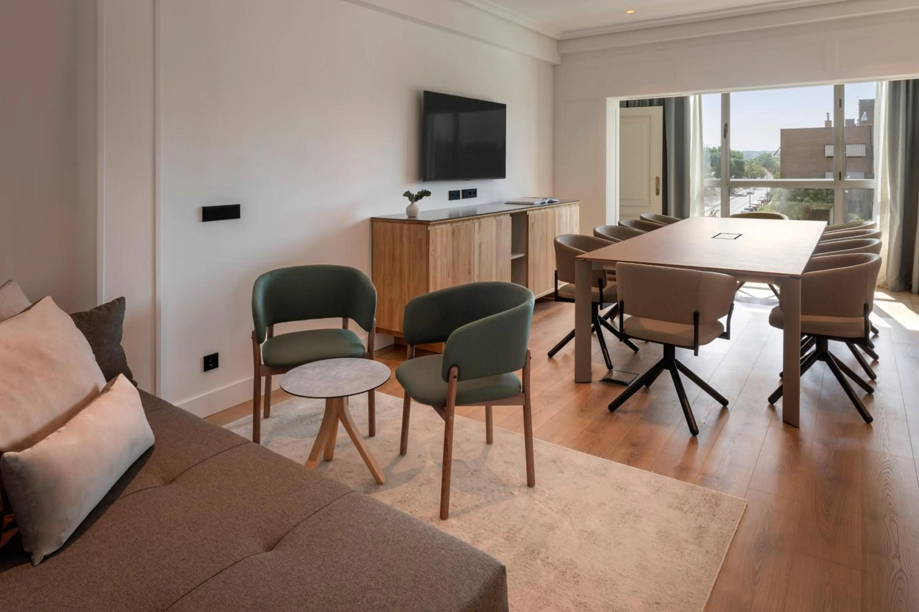 TV and multimedia in Melia Barajas