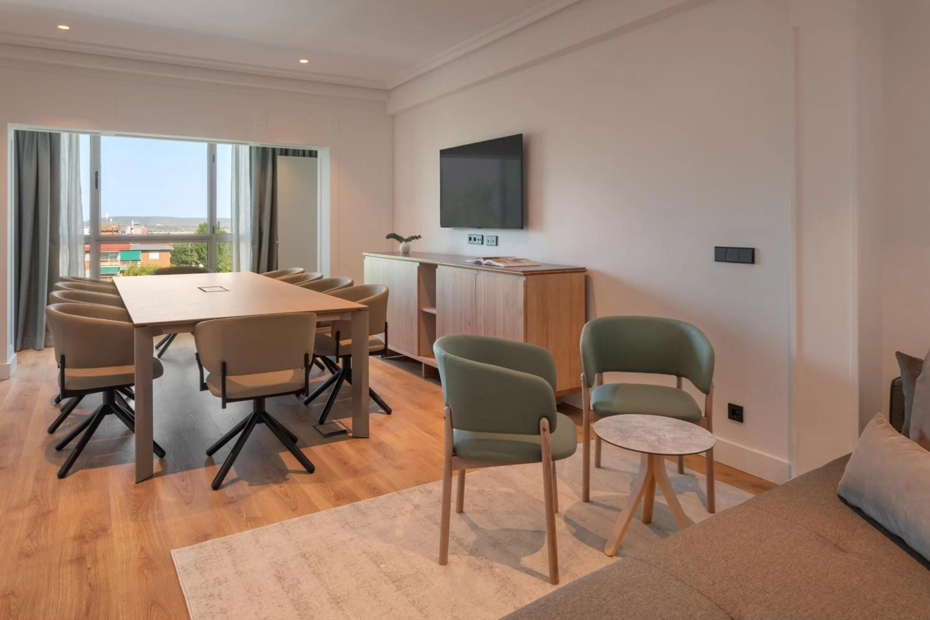 TV and multimedia in Melia Barajas